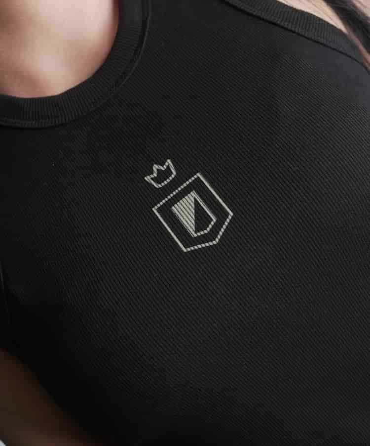 TANK TOP NEGRO ESCUDO AN MUJER - miniatura 2