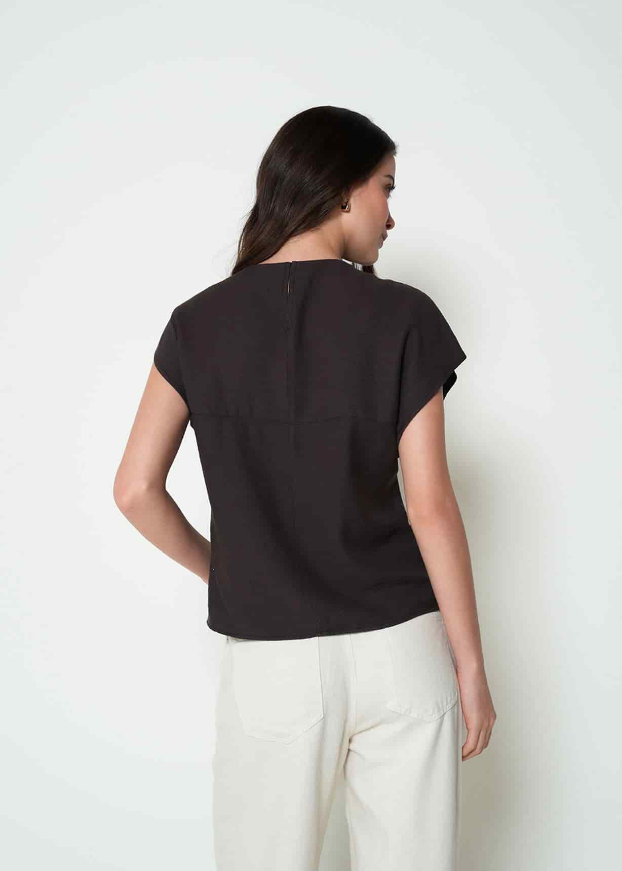 Camisa con recogido en hombro - miniatura 6