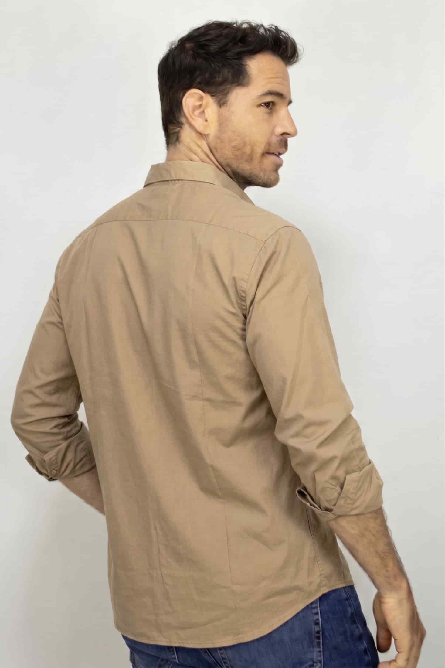 CAMISA MANGA LARGA CAFE EN POPELINA PARA HOMBRE - miniatura 2