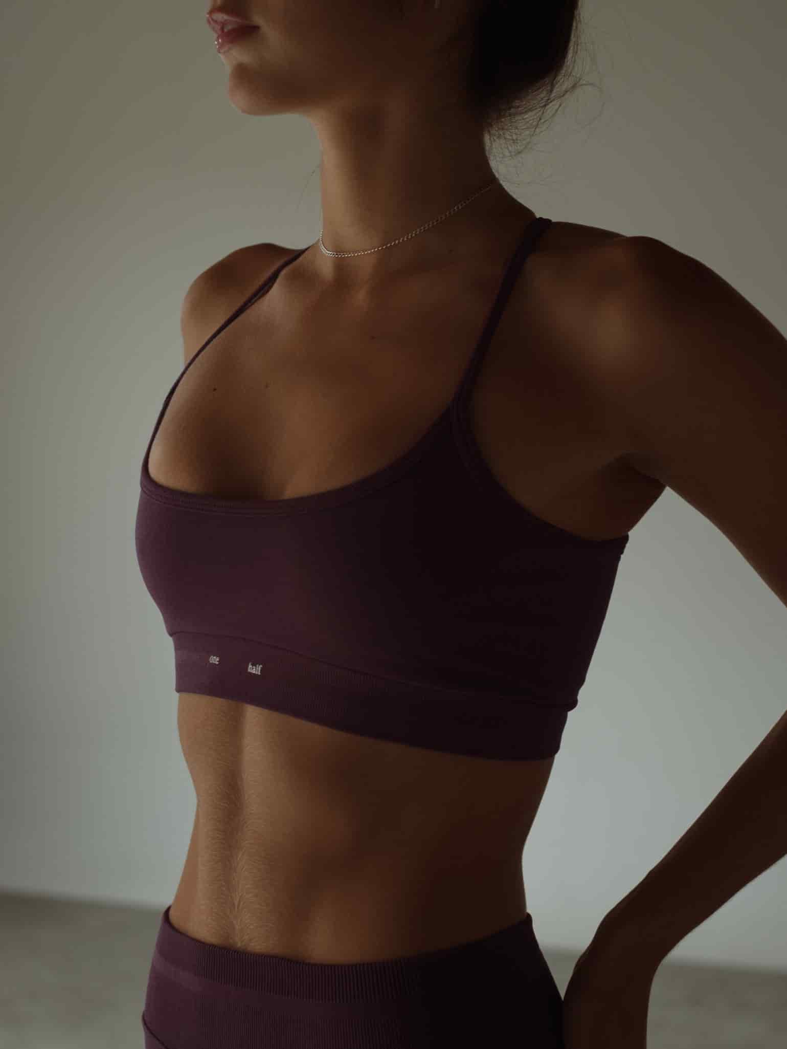 AIRY SEAMLESS CROP TOP - CRANBERRY - miniatura 10
