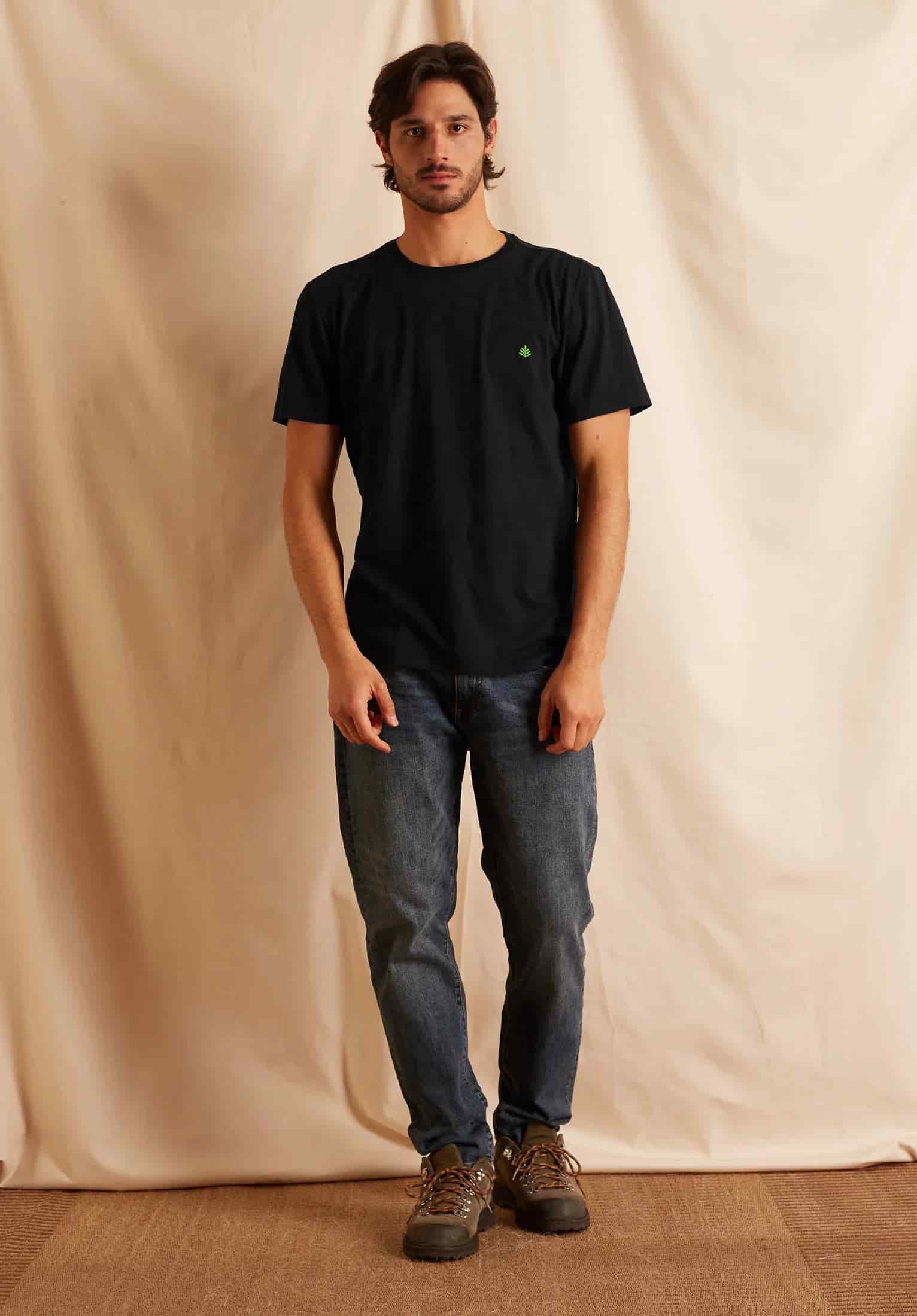 Camiseta Negra - miniatura 4
