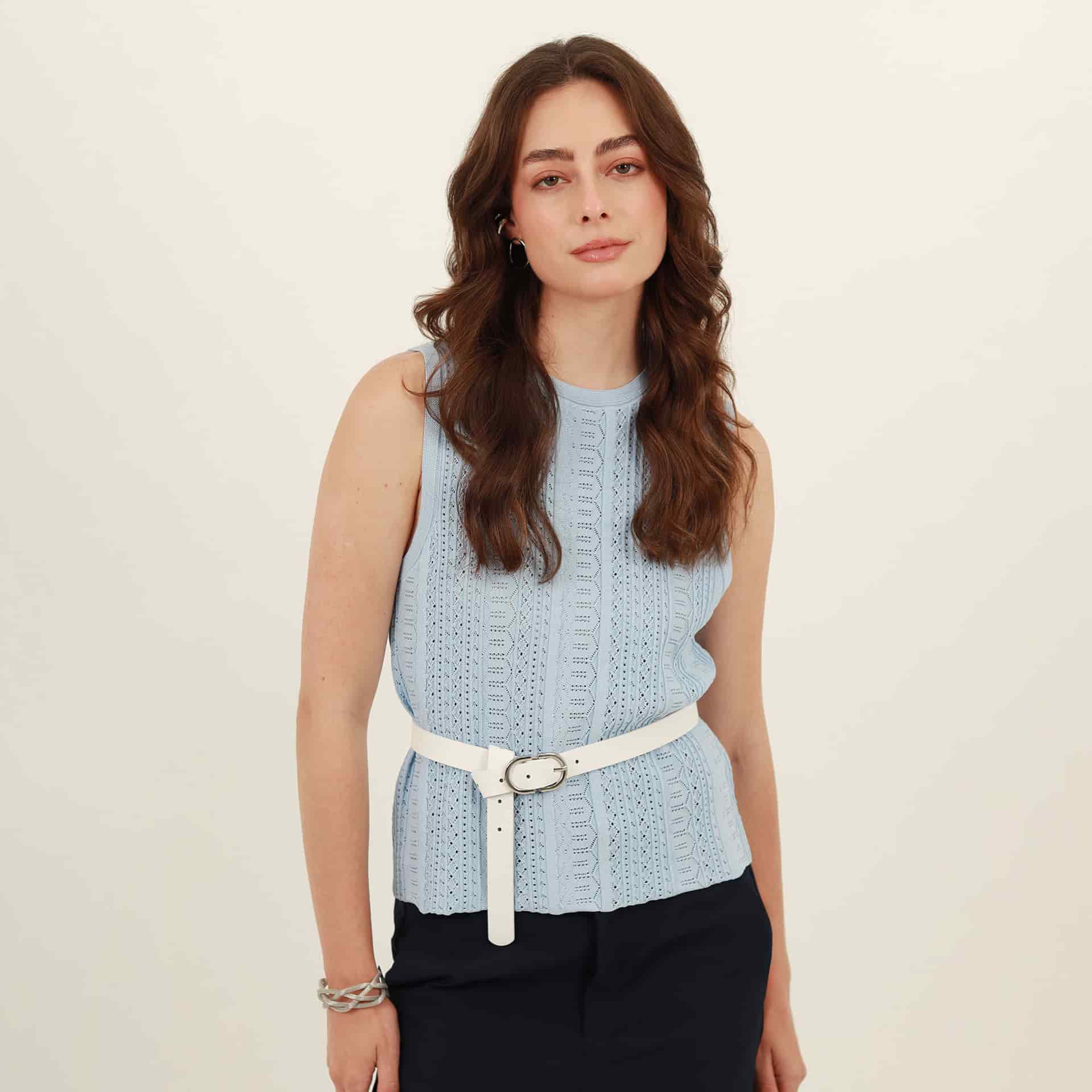 Blusa cuello recondo manga sisa con textura - miniatura 6