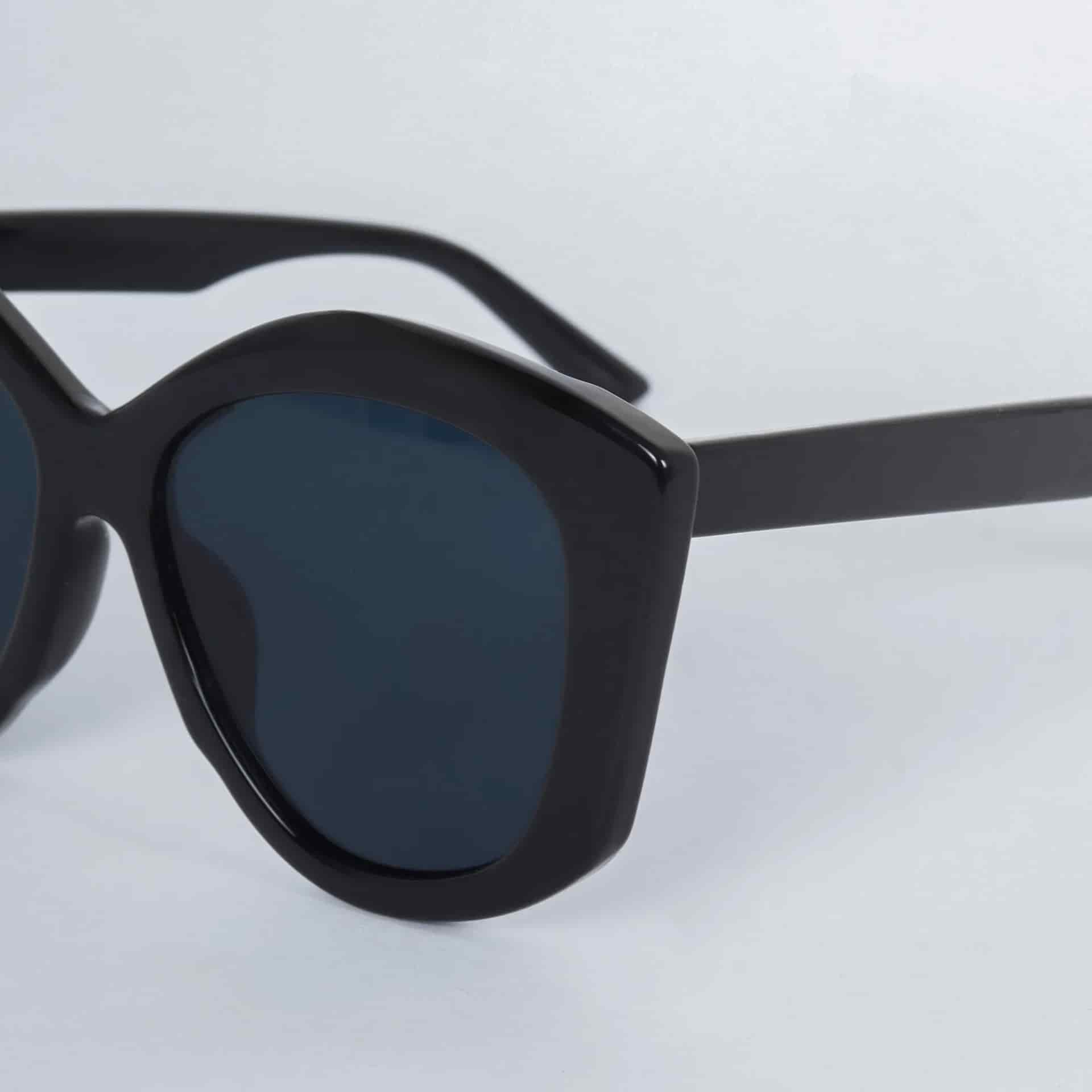 Gafas de sol Negras Asimetricas - miniatura 4