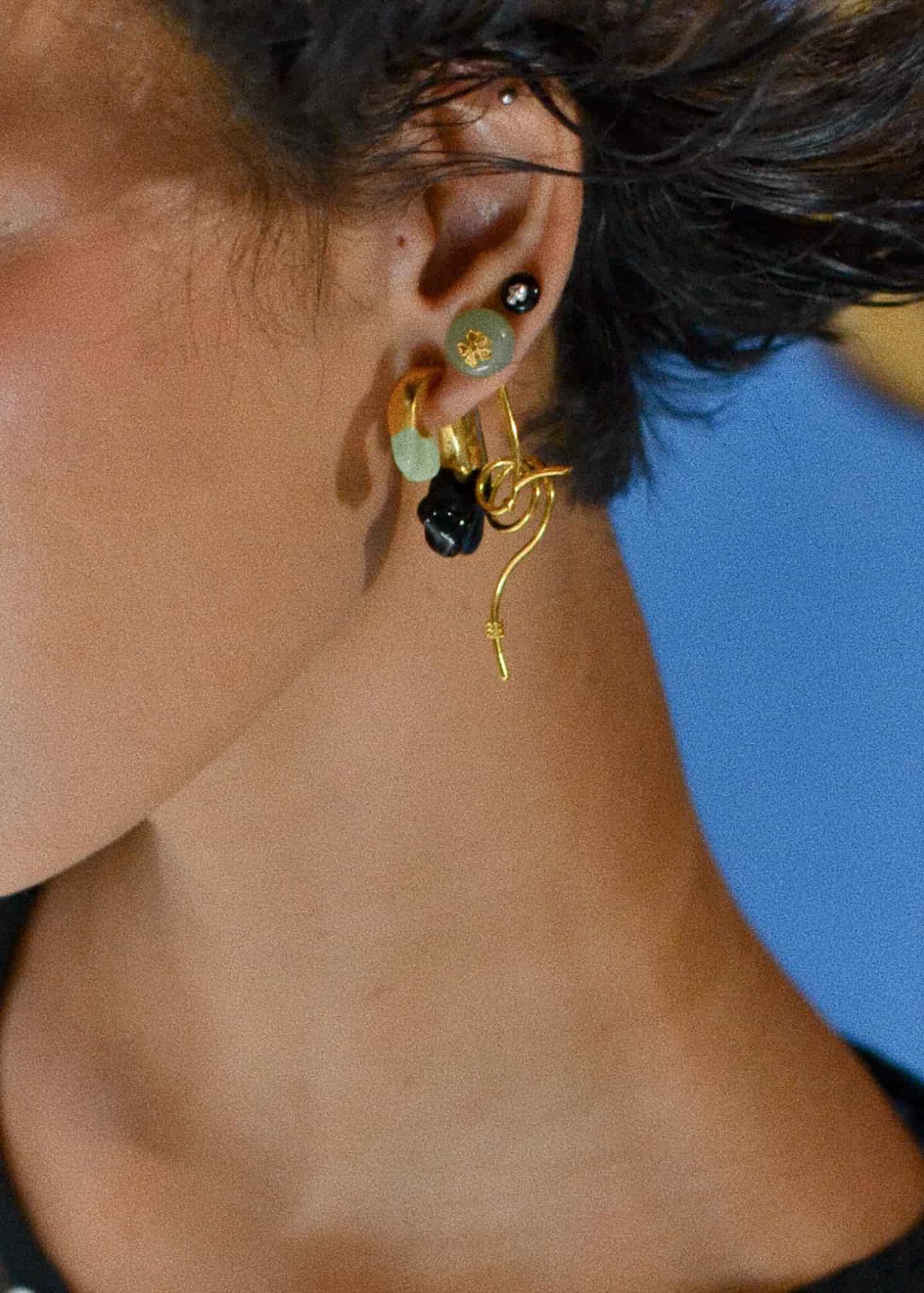 Mini Petal Curve Stud Pistacho - miniatura 3