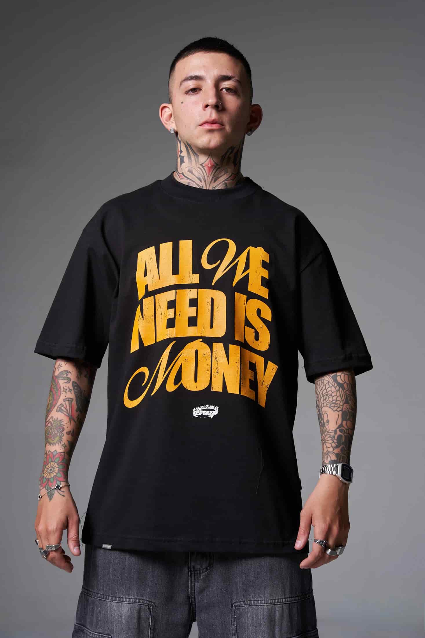 T shirt negra all we need 250 gramos - miniatura 1