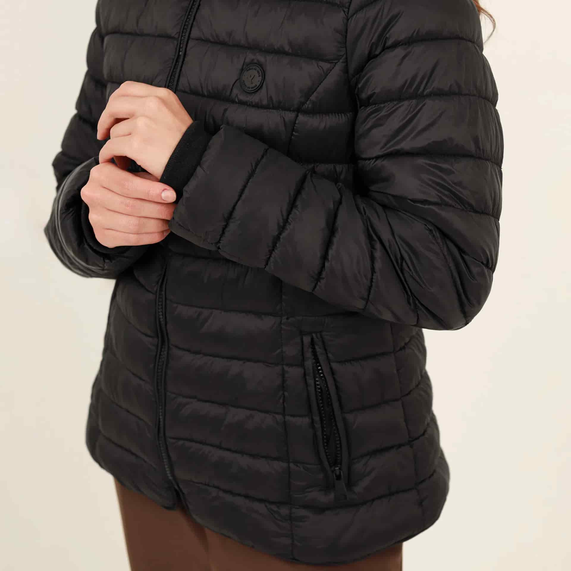 Chaqueta acolchada básica cuello alto con capucha - miniatura 10