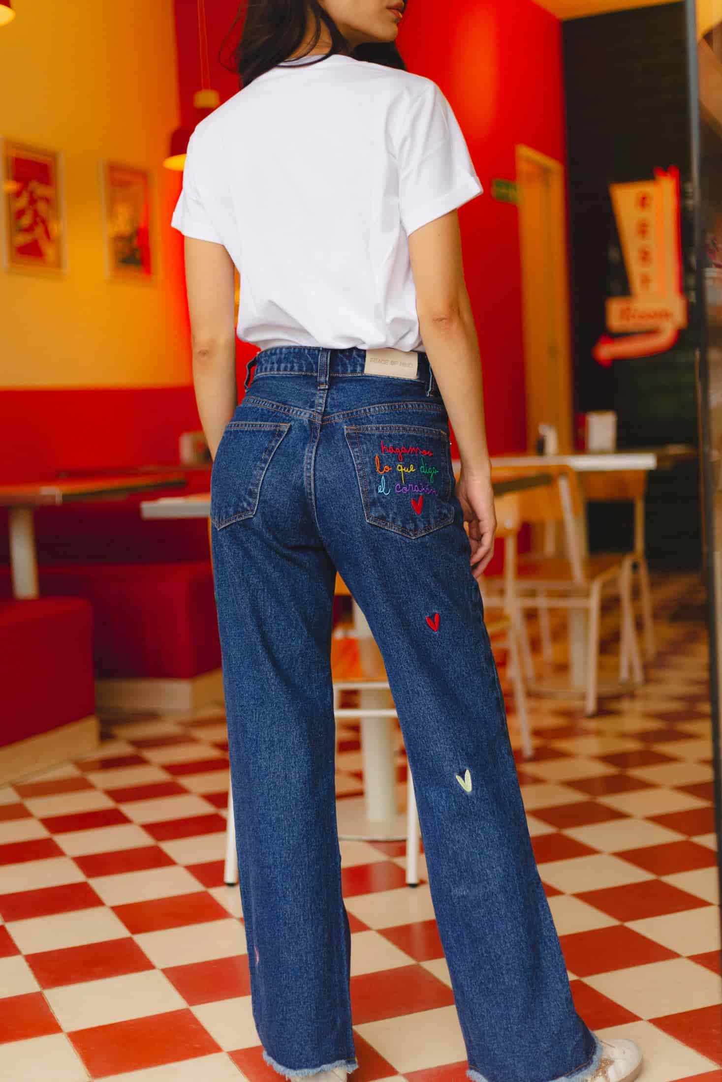 Hagamos Lo Que Diga El Corazón Embroidered Jeans - miniatura 4