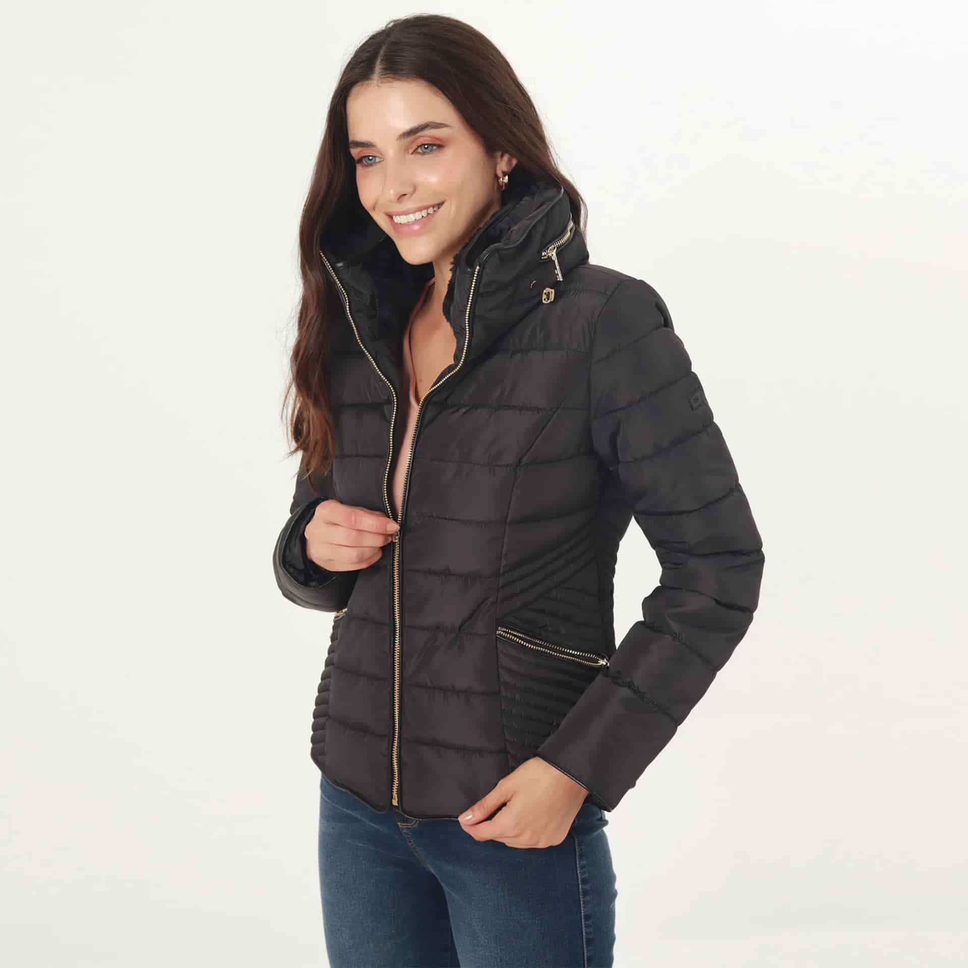 Chaqueta acolchada cuello alto con capucha interna - miniatura 6
