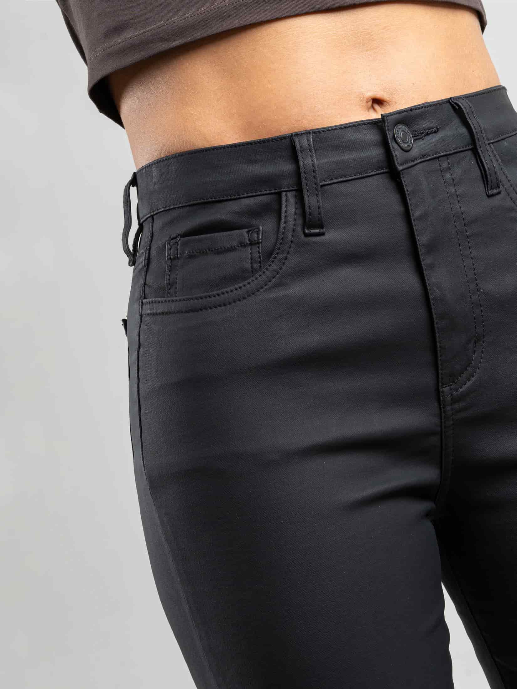 Ref: 065963 Pantalón flare stretch, bota ancha, efecto cuero, tiro alto, tono negro. - miniatura 4