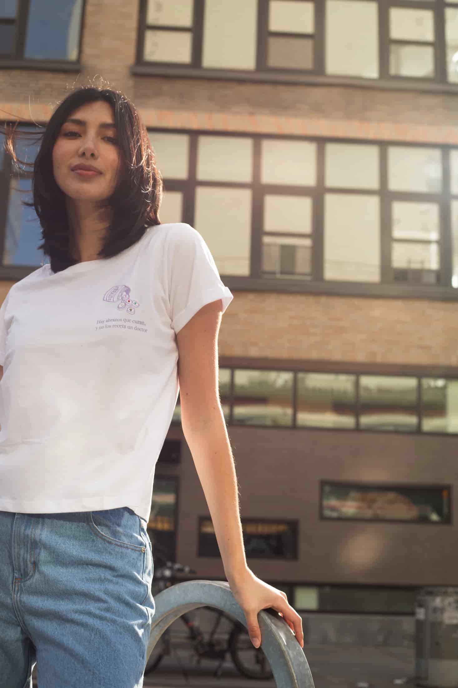 Hay Abrazos Que Curan Oversized Tee - miniatura 1