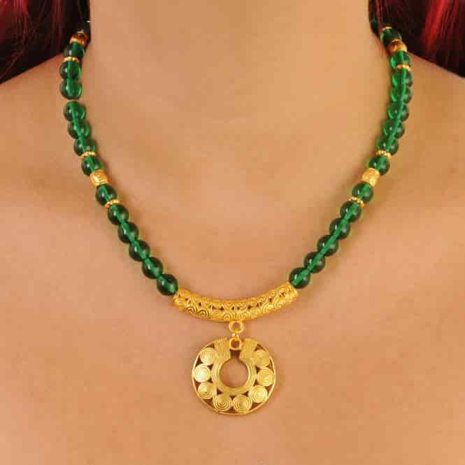 Collar Cristal Checo Verde 8mm, Dije Mediano Nariguera de Círculos Quimbaya - miniatura 2