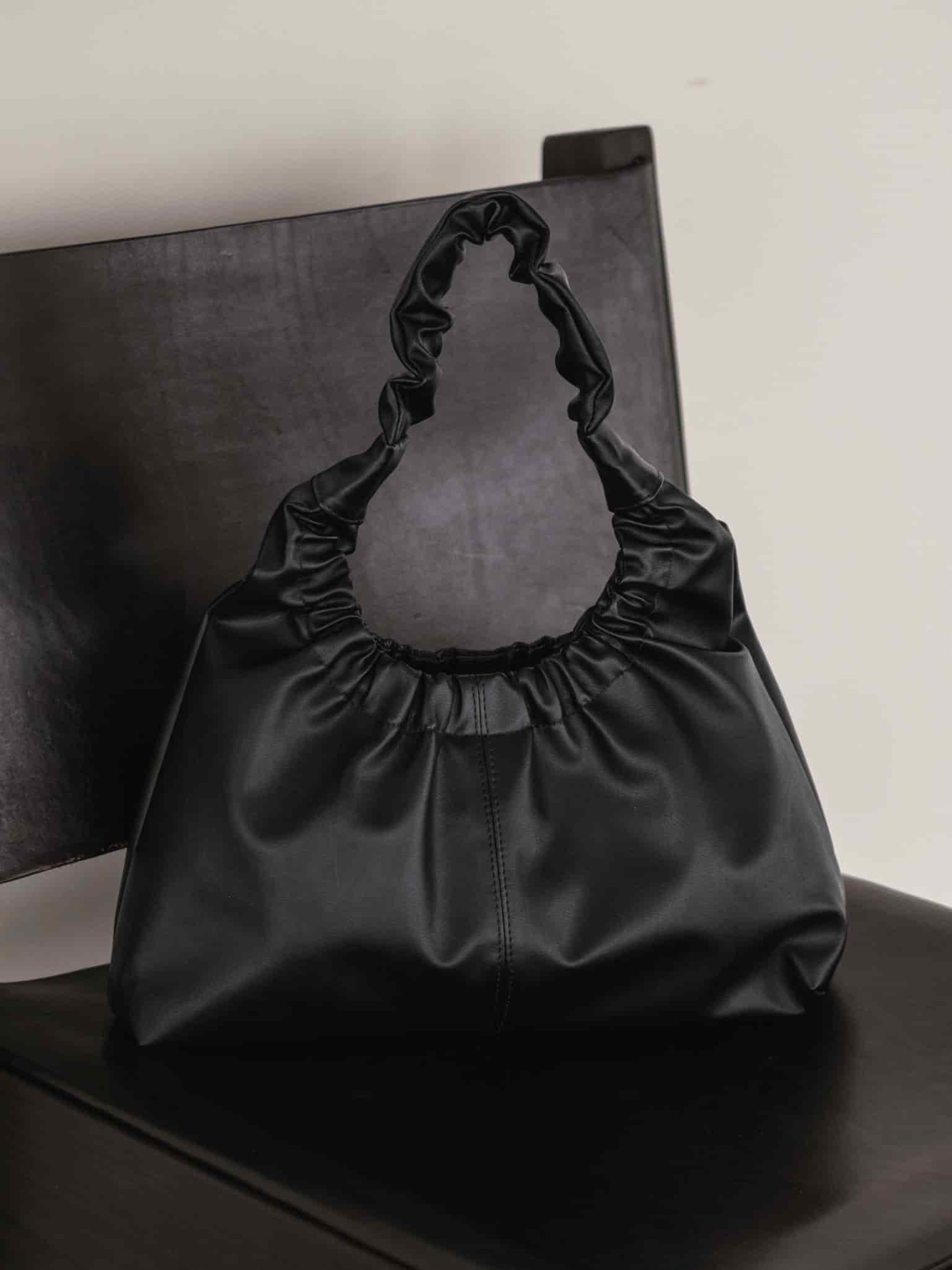 THE DAILY POUCH BAG  - BLACK - miniatura 11