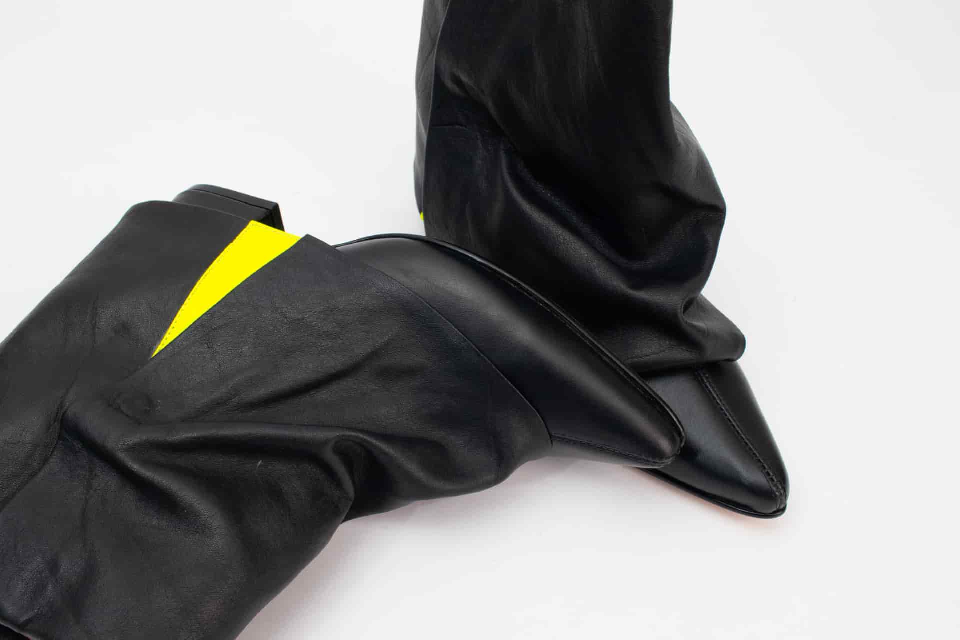 Boots, black pants - miniatura 3
