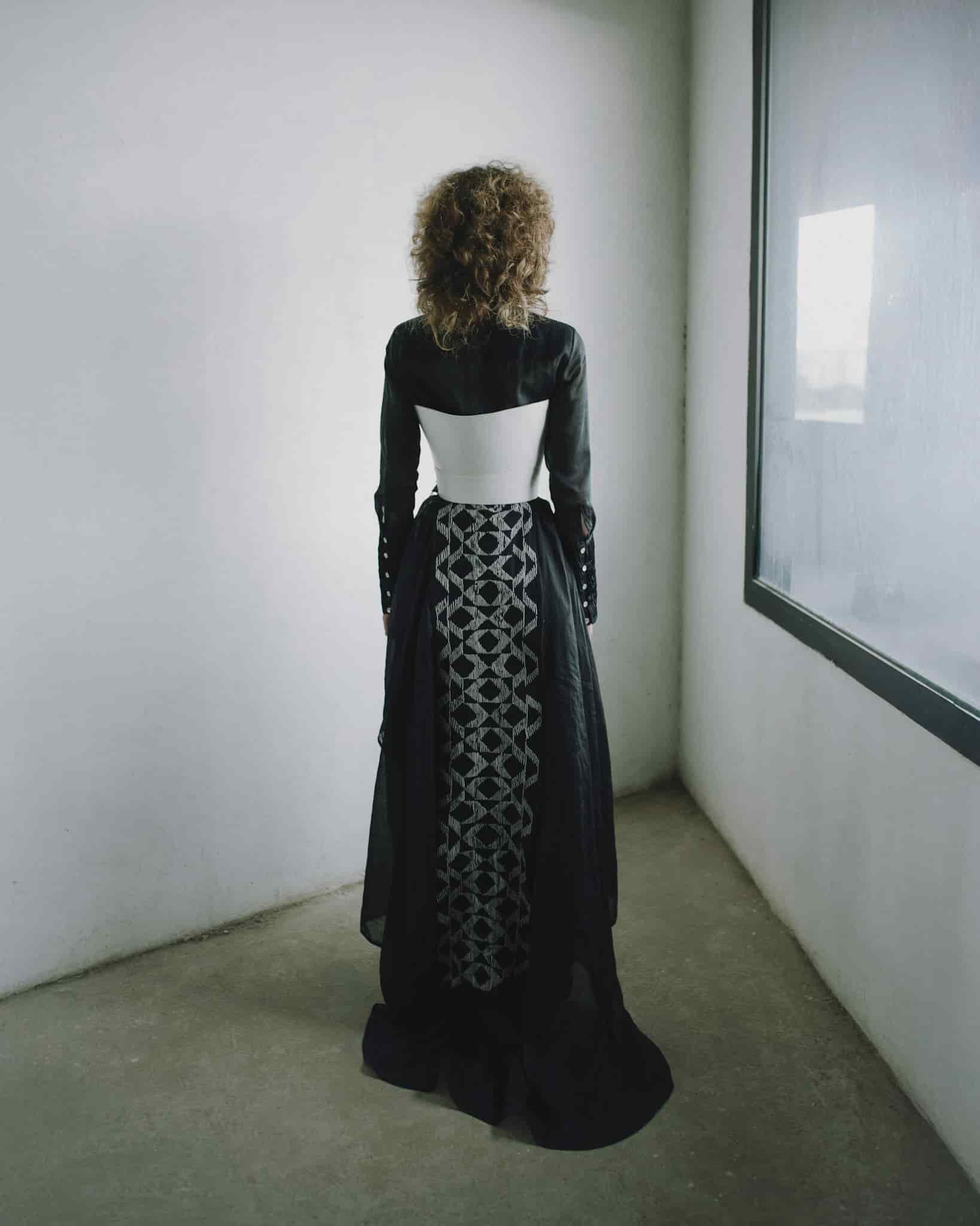 SHIRTDRESS CAPE WITH FURROWS IN SLEEVES - miniatura 4