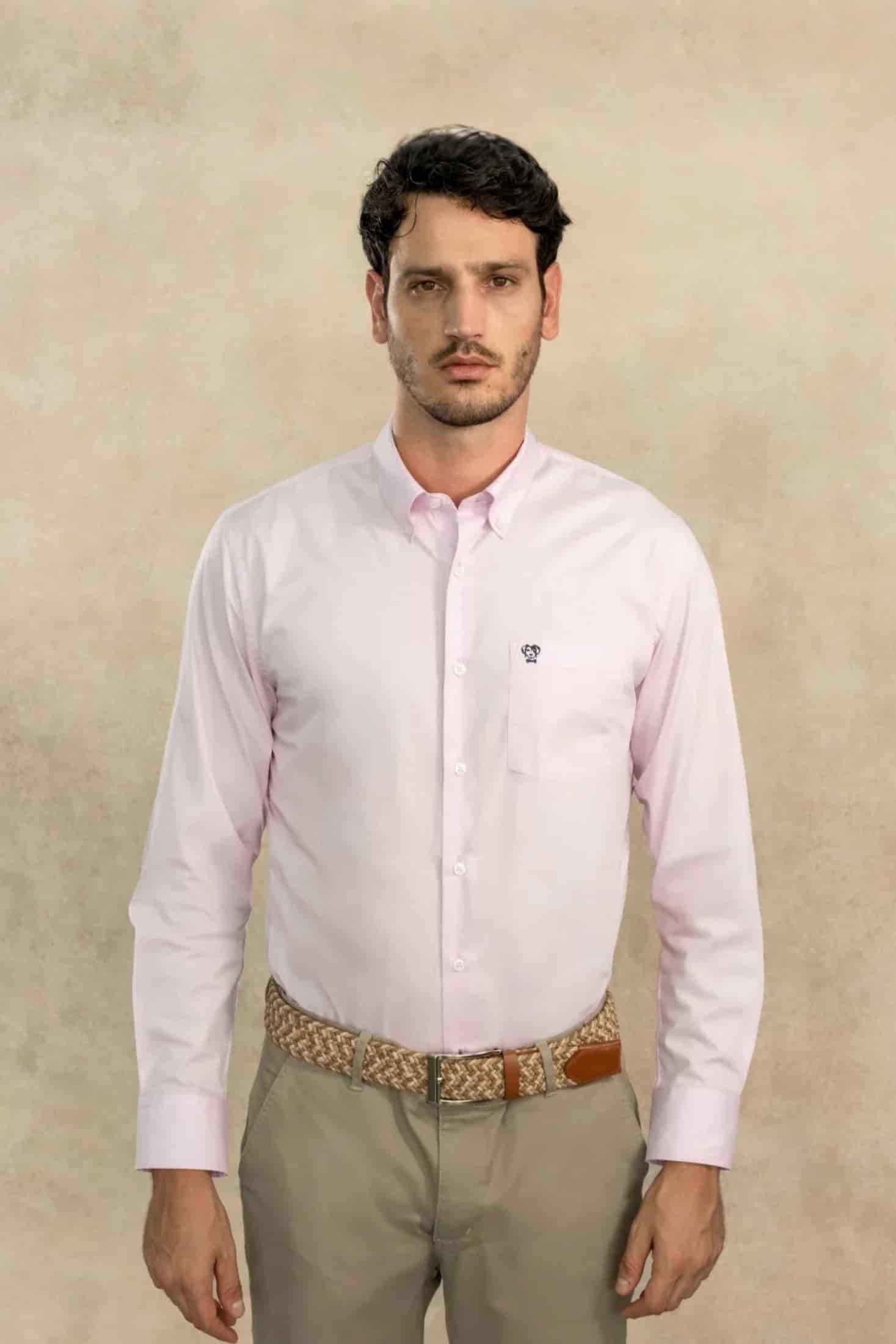 Camisa Antimanchas Popelina Light Pink Con Bolsillo Logo Azul - Talla Regular - miniatura 1