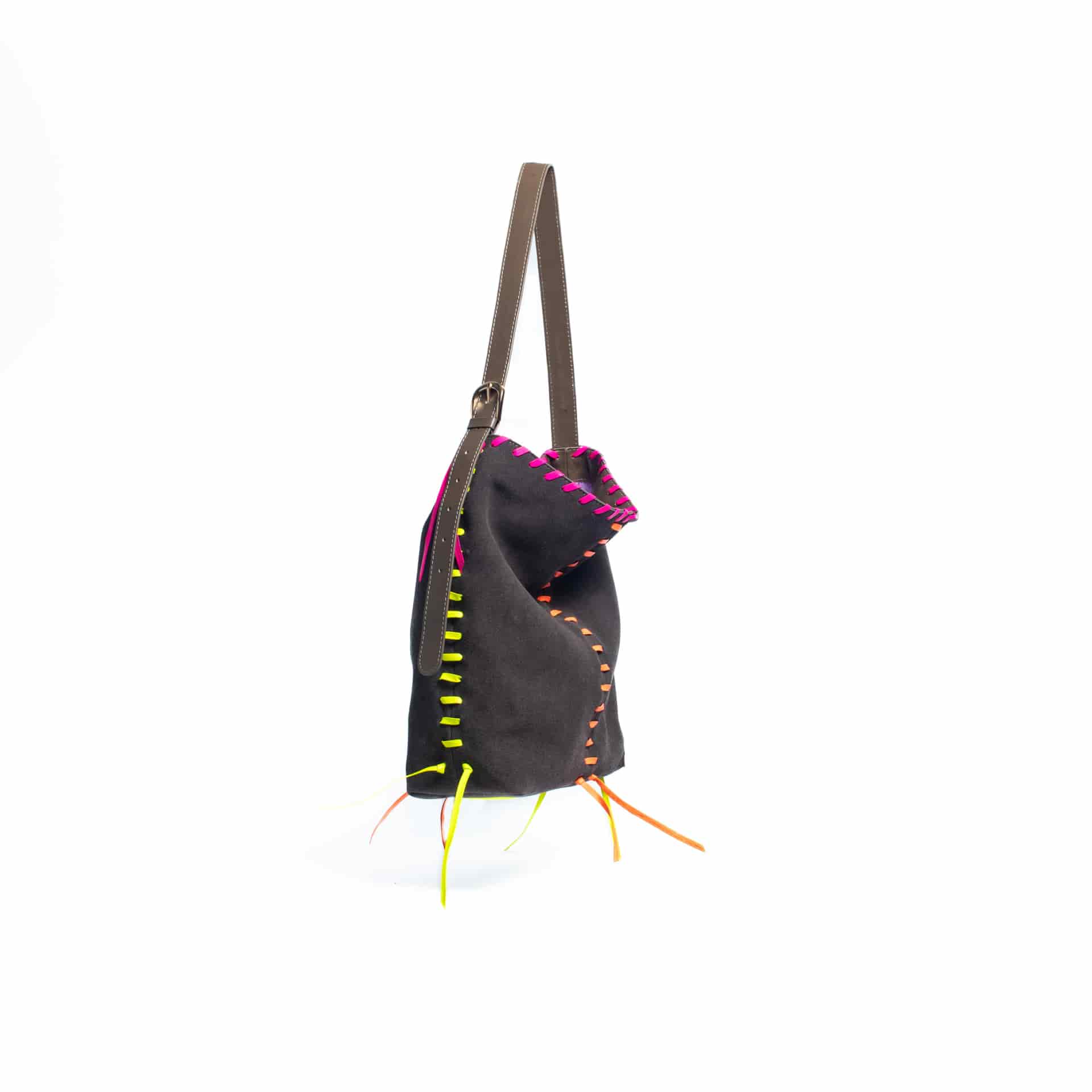 PIÑATA BAG - taupe x cintas en cuero neón - miniatura 2