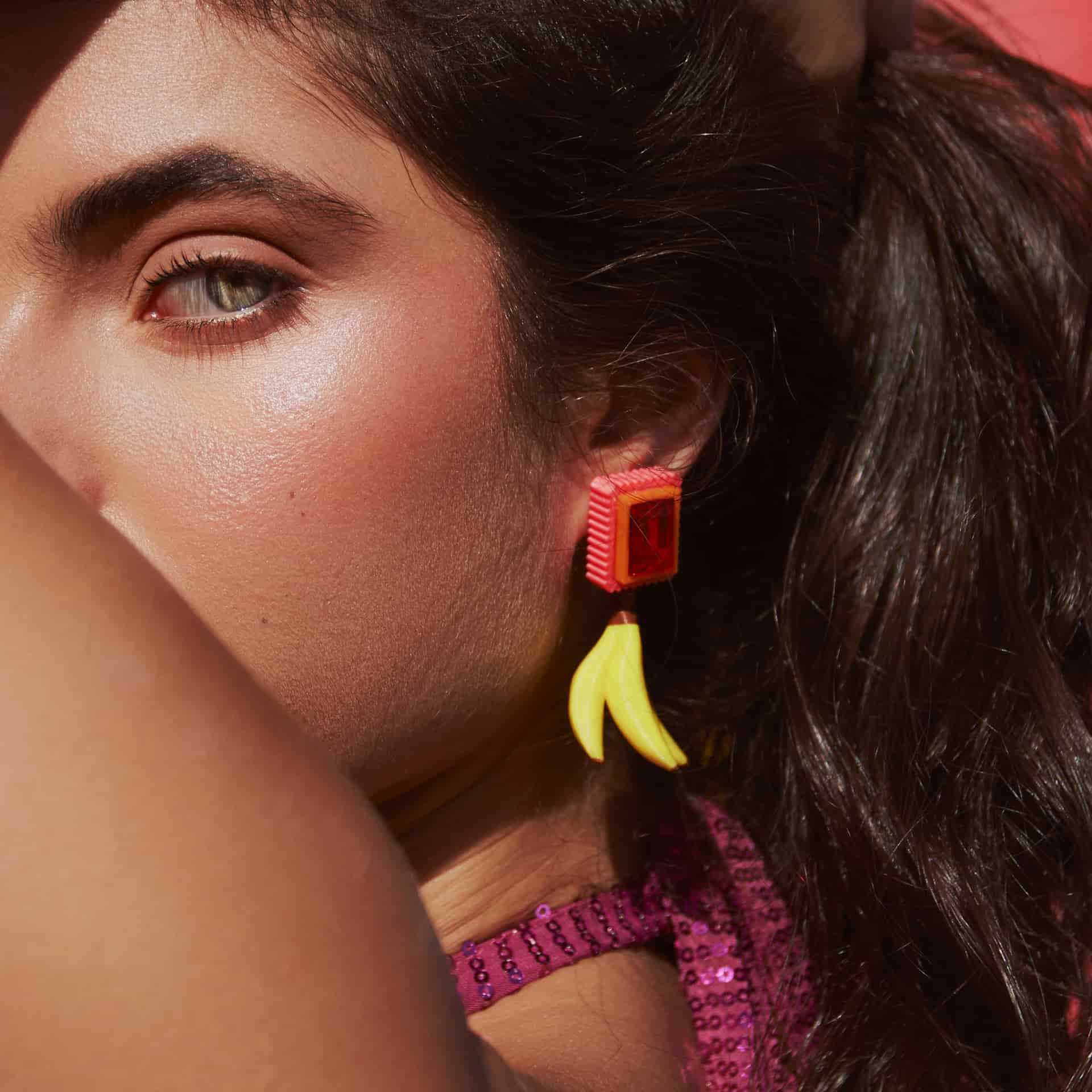 ARETES CRISTAL CON DIJE DE BANANO - miniatura 2