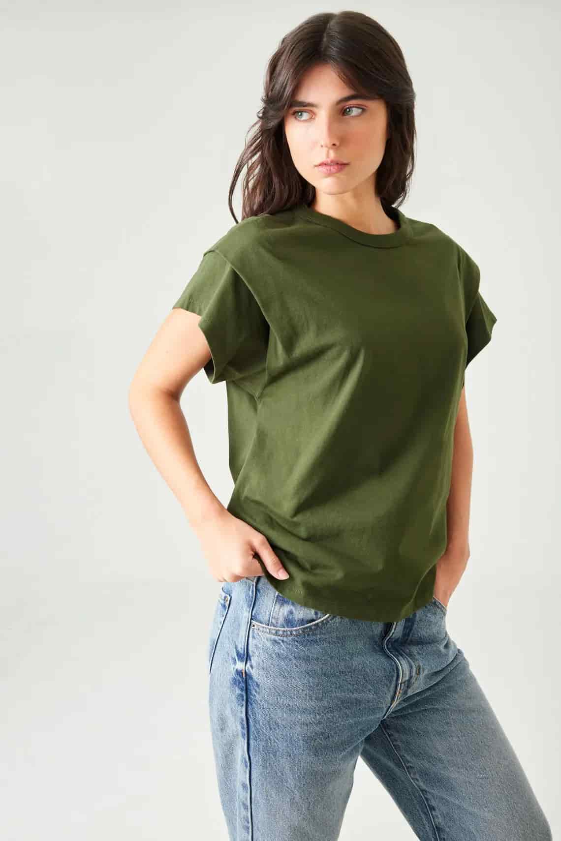 Camiseta relaxed fit bolero en hombro en verde oliva para mujer - miniatura 3