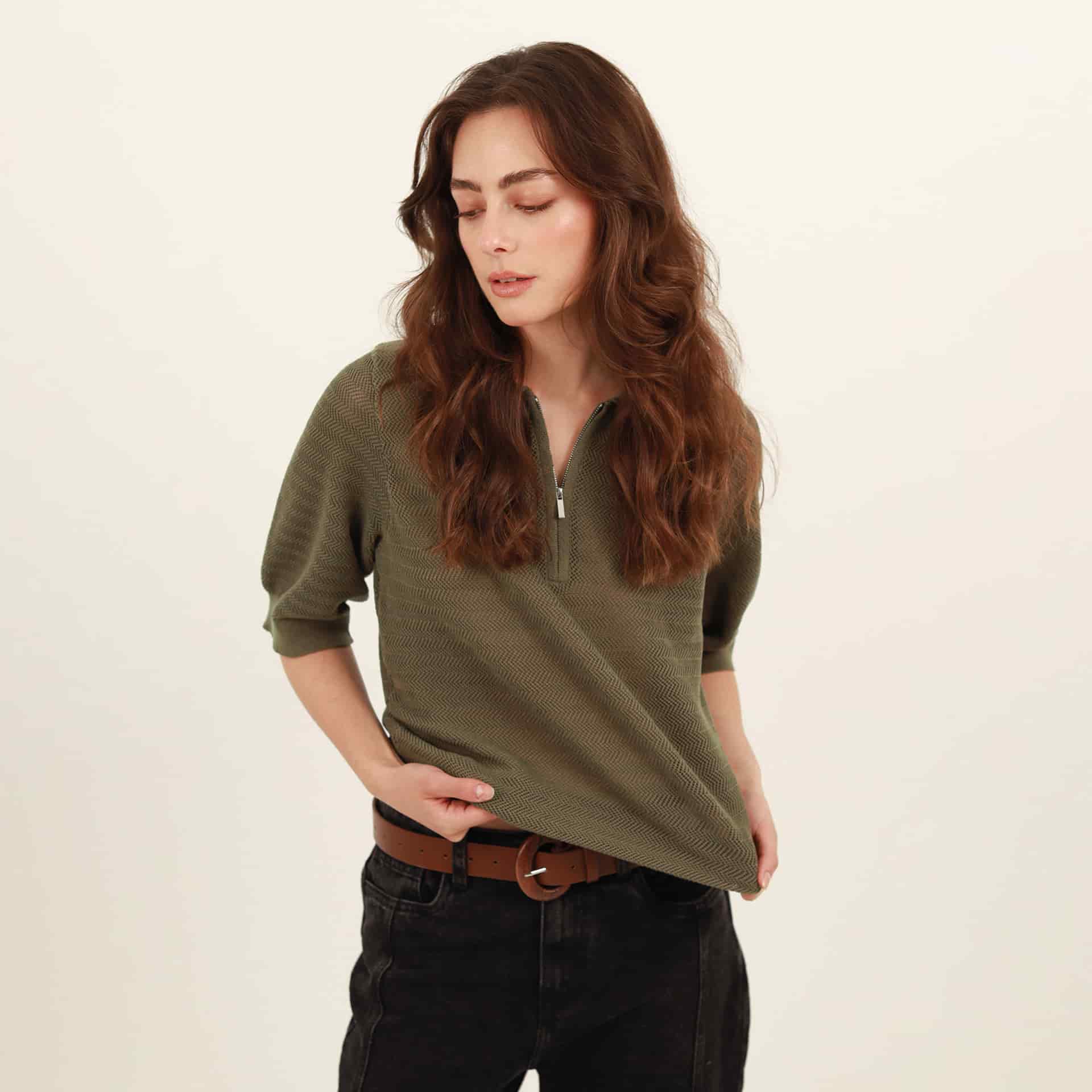 Sweater cuello polo manga corta con textura - miniatura 11