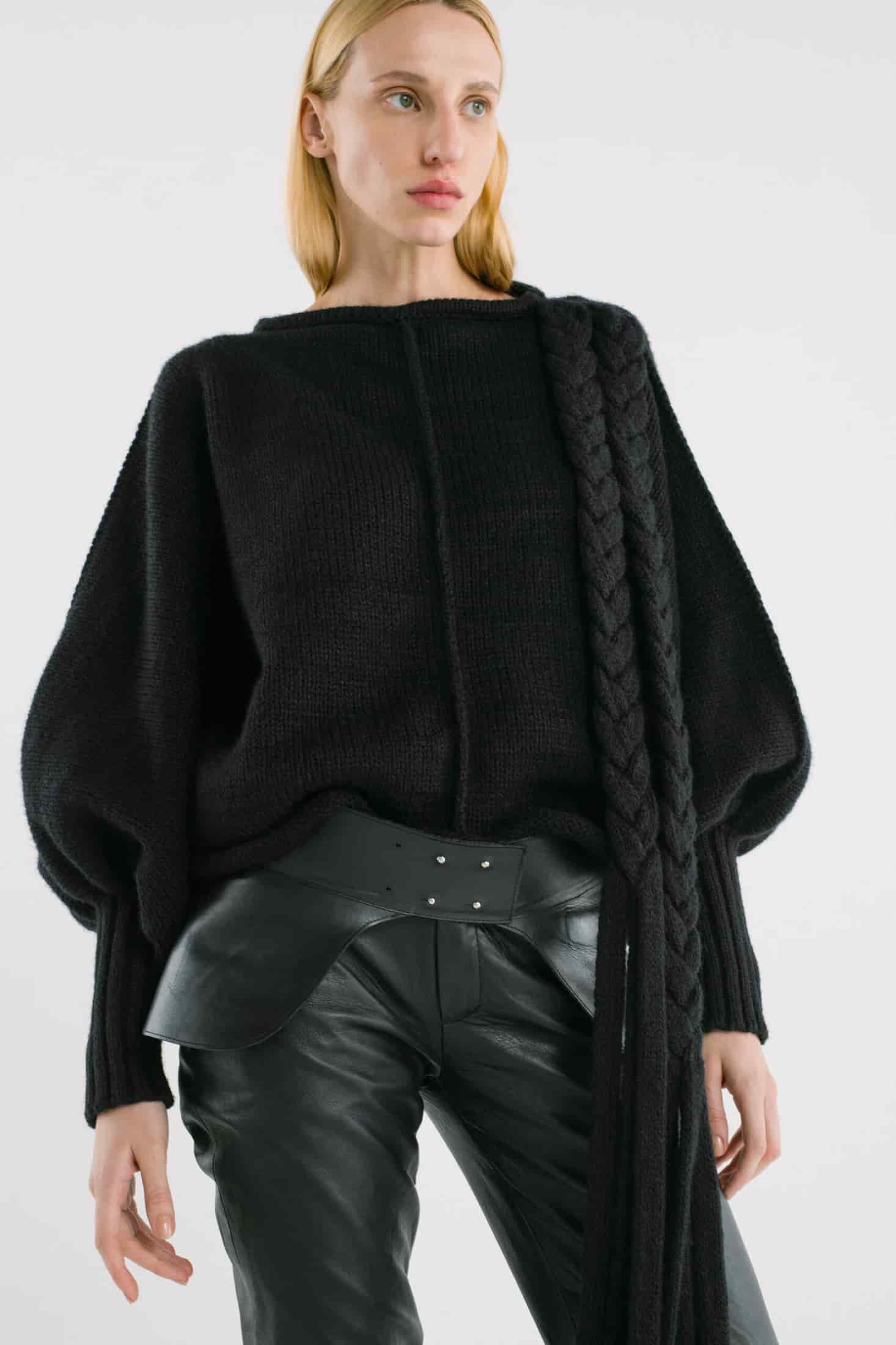 KNITTED SWEATER WITH LONG BRAIDS - miniatura 7