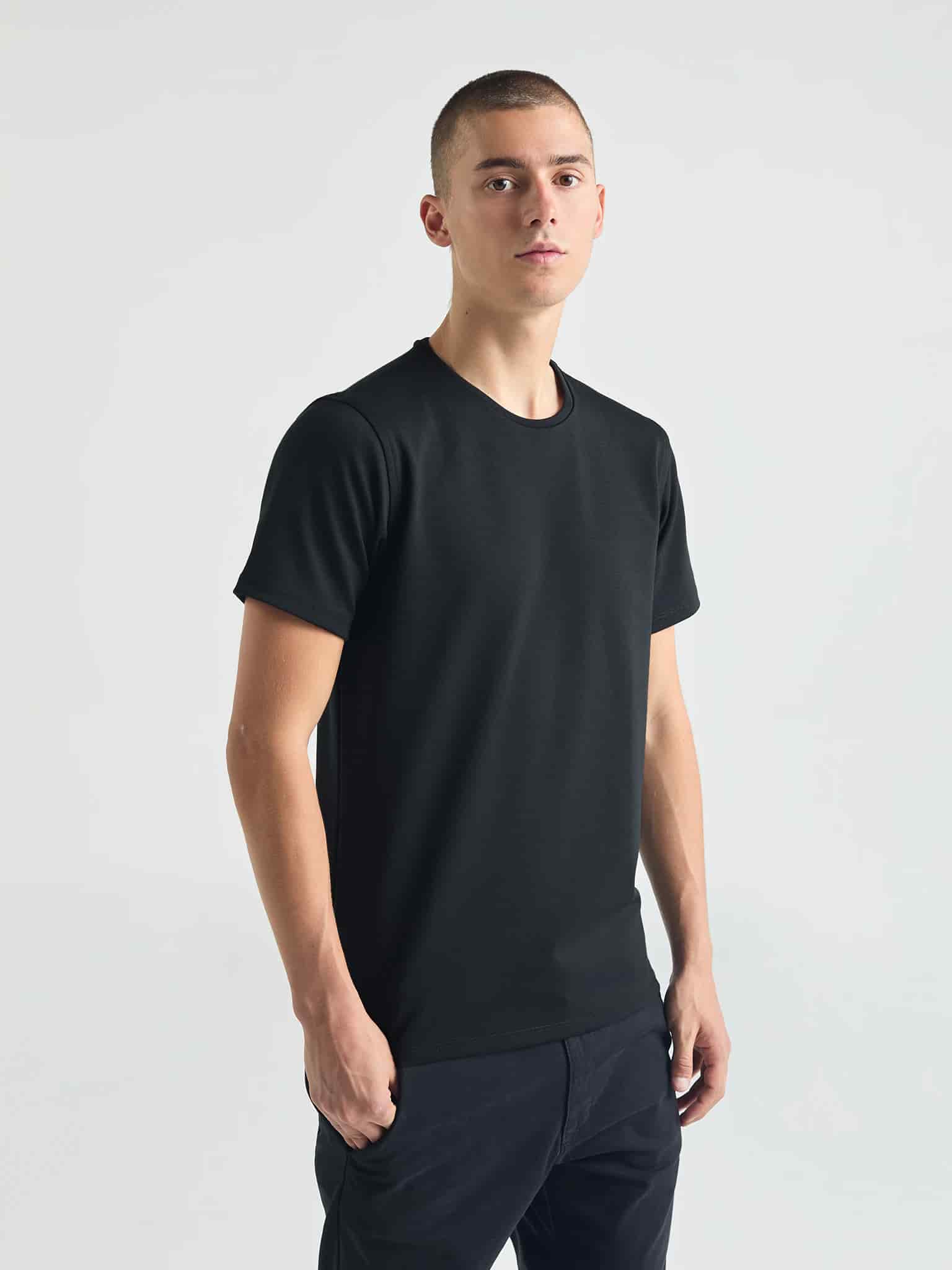 Camiseta Negra V2 - miniatura 2