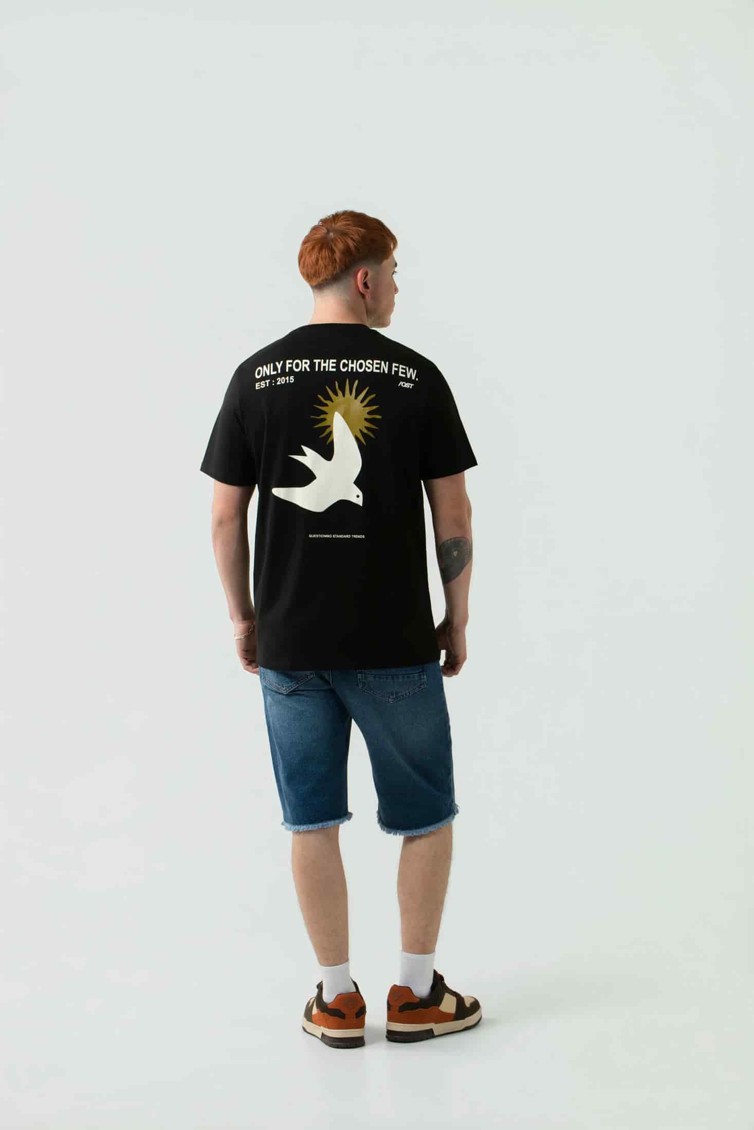CAMISETA ESPECIAL ESTAMPADO LOCALIZADO COLOR NEGRO - miniatura 5