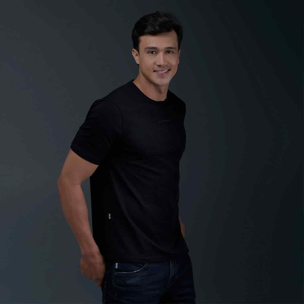 Camiseta Regular Negra - miniatura 3