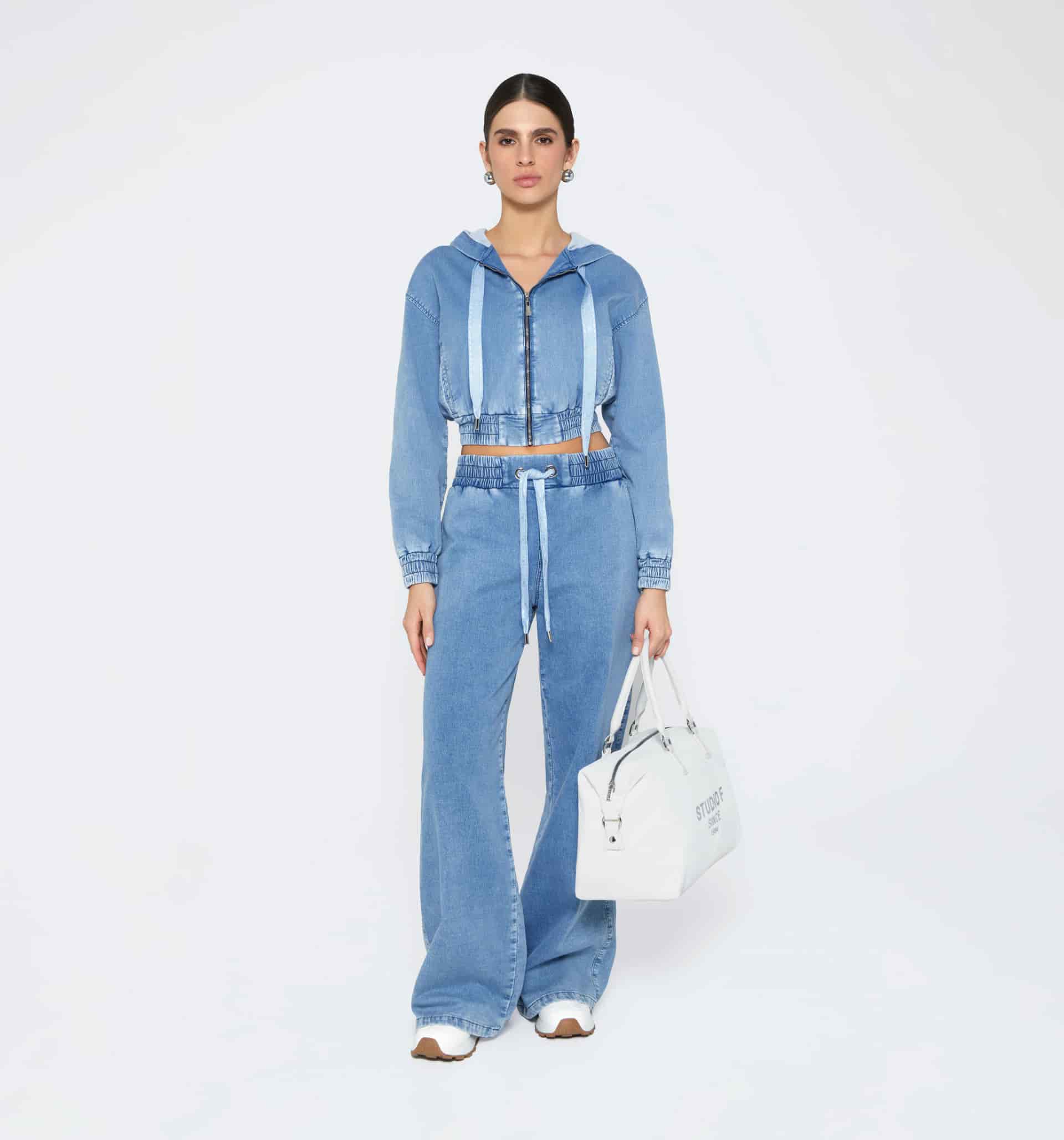 Chaqueta con cierre y capucha - miniatura 2