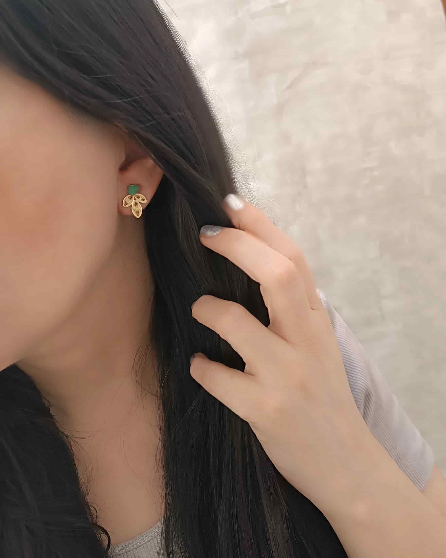 Aretes mini filigrana Tiffani con esmeralda - miniatura 3