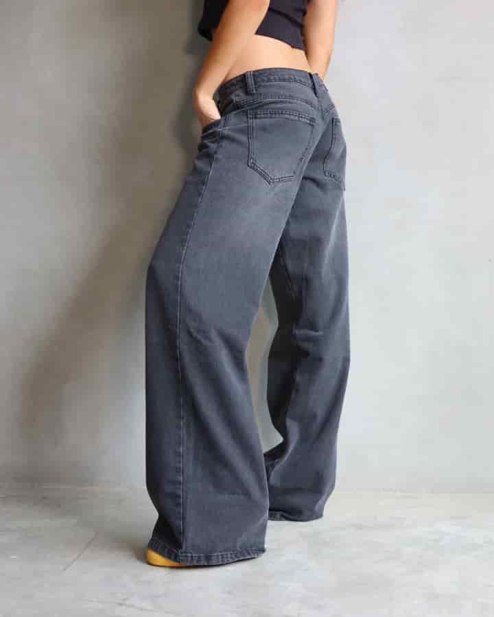 JEAN LOW WIDE FIT TIRO BAJO ANCHO NEGRO - miniatura 3