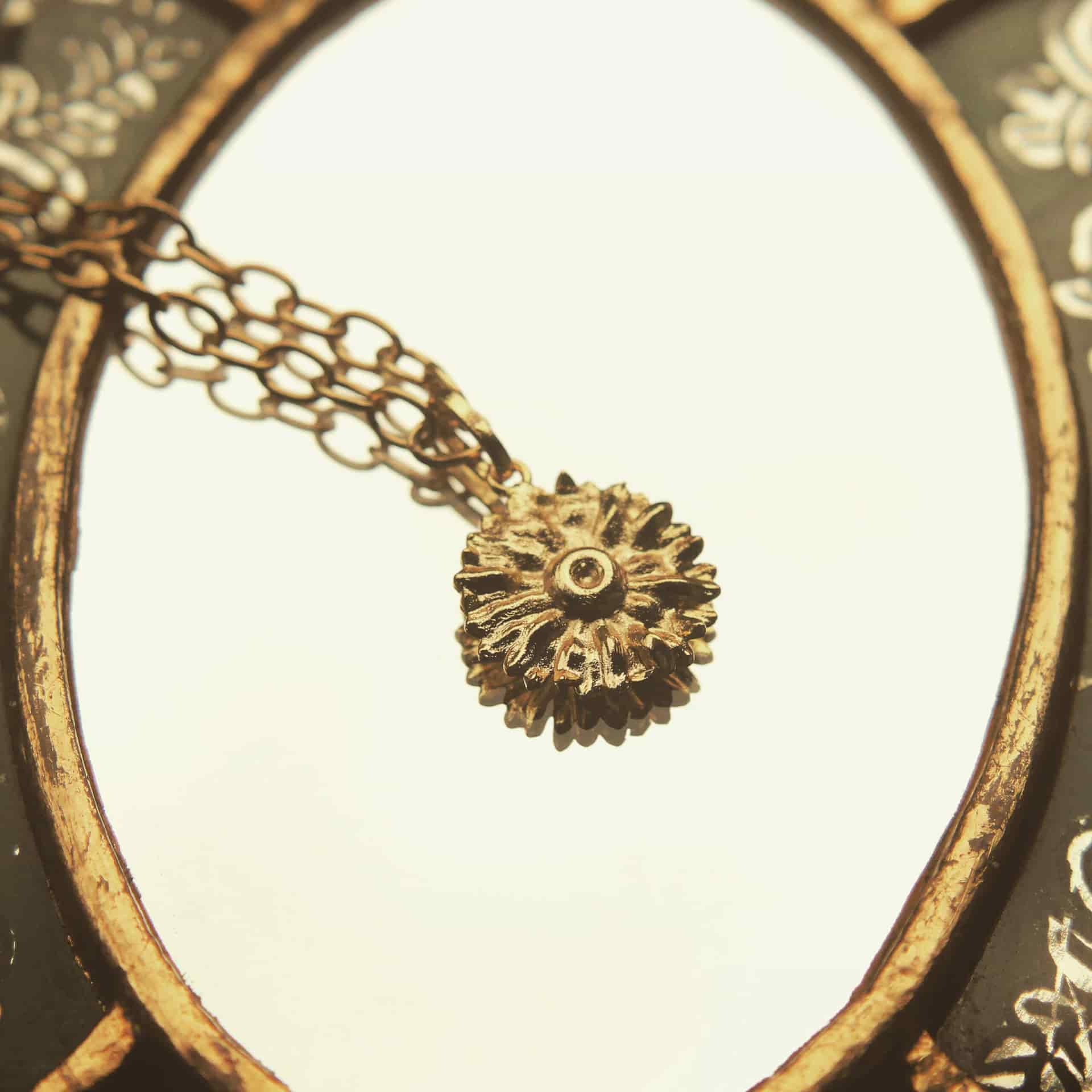 Cadena con flor de margarita mediana - miniatura 2
