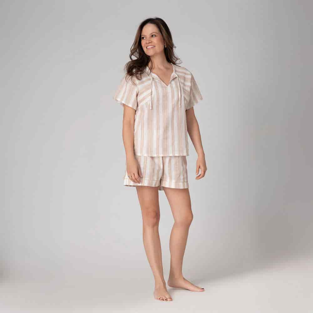 Conjunto de Pijama Short Rayas Caramelo Dorado. - miniatura 1