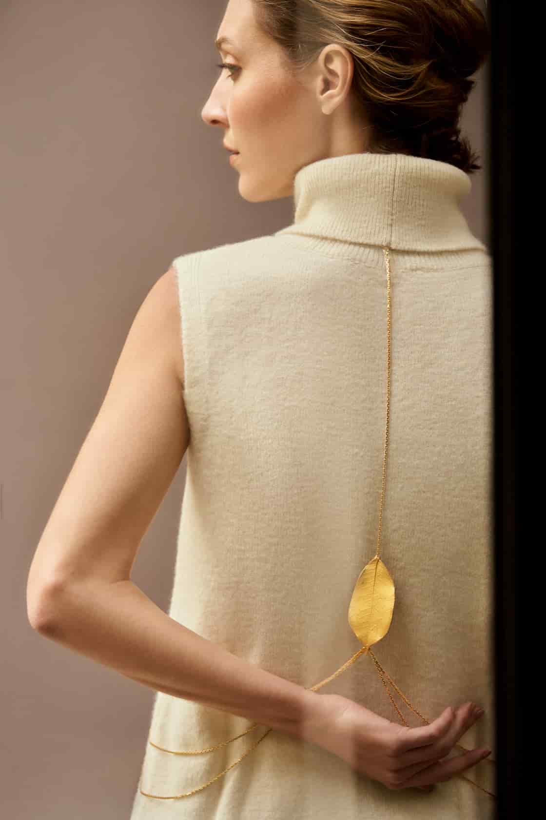 DENDROBIUM ORCHID AND LEAVE NECKLACE - miniatura 2