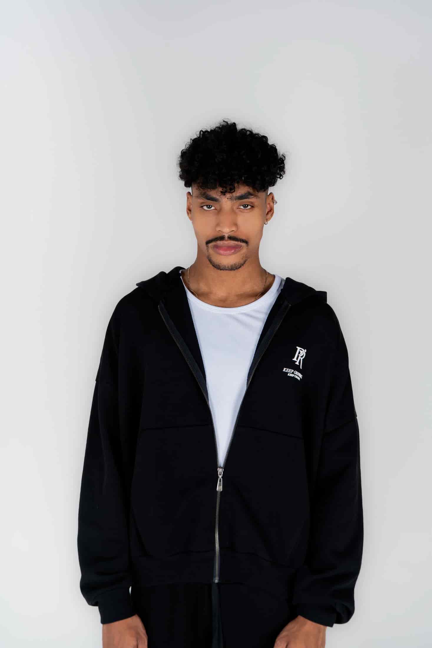 Basic Black Hoodie - miniatura 2