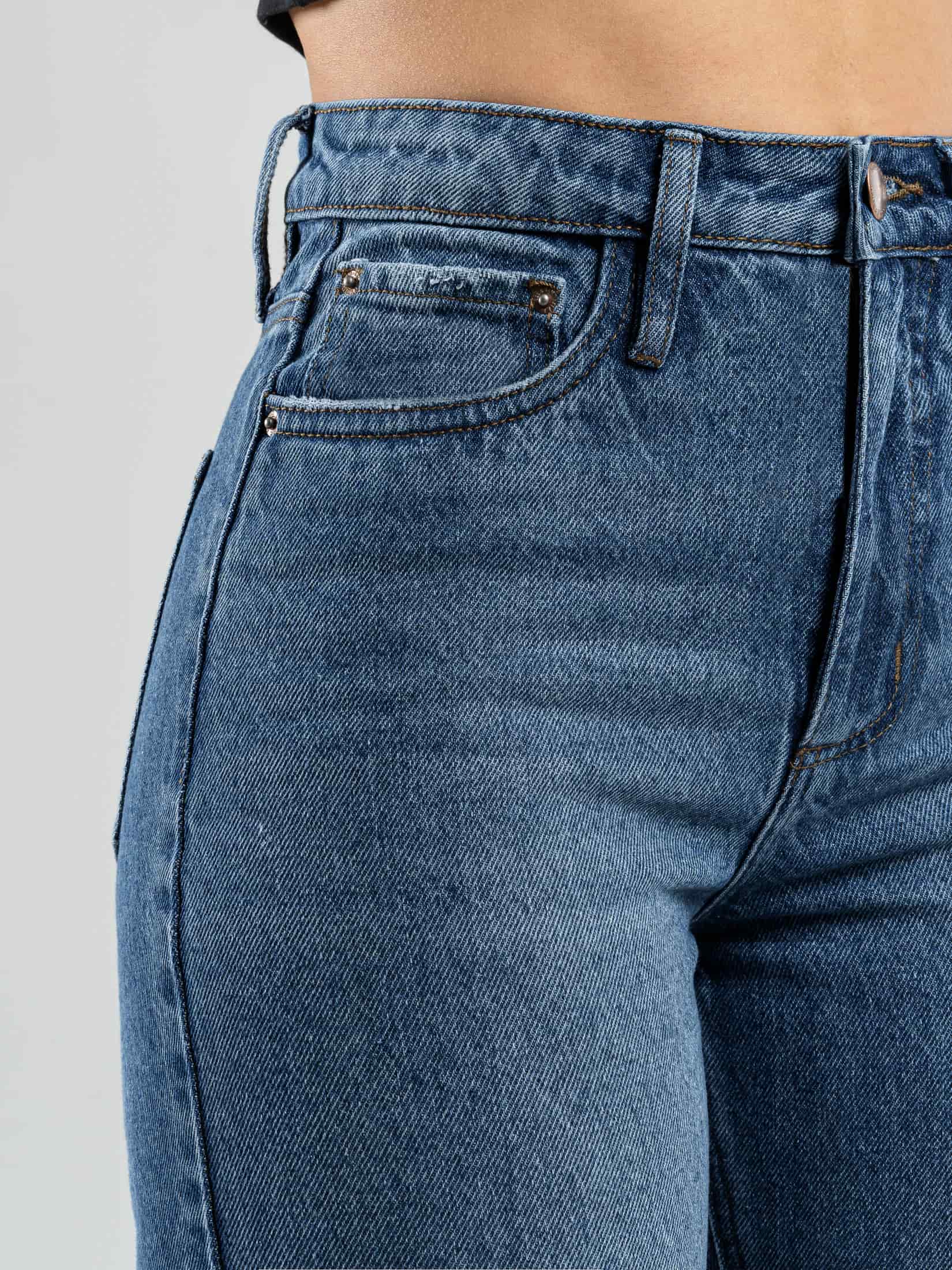 Ref: 064236 Jean Mom Flare, rígido, tiro alto, tono azul medio, diseño cinco bolsillos. - miniatura 5