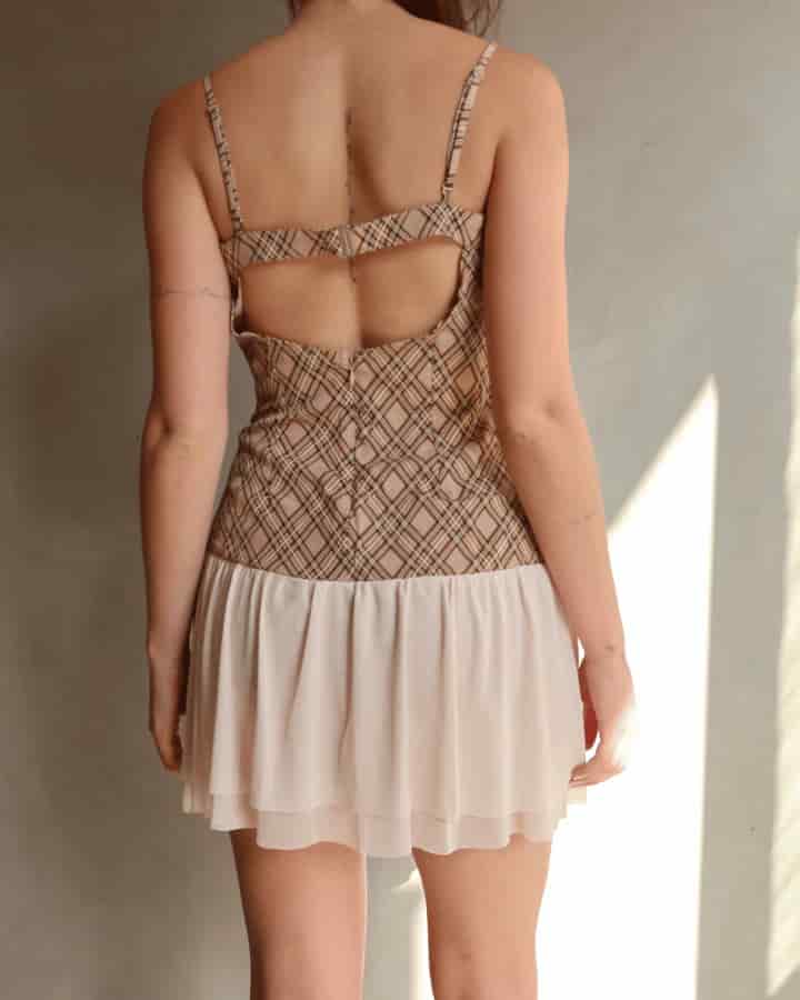 VESTIDO MINIPLAID DE CUADROS CON CORSET CREMA - miniatura 14