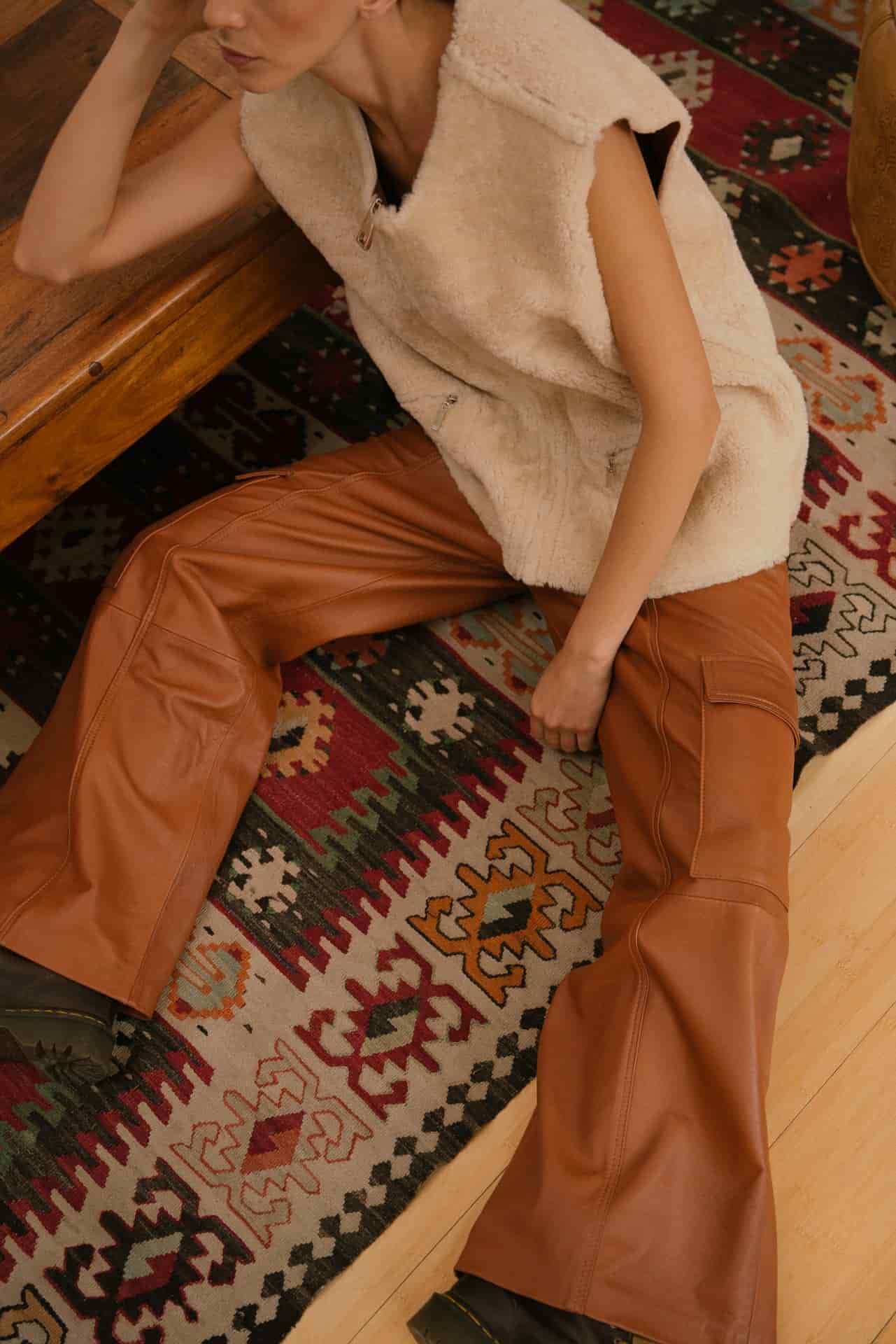 MAYA REVERSIBLE SHEEPSKIN VEST - miniatura 4
