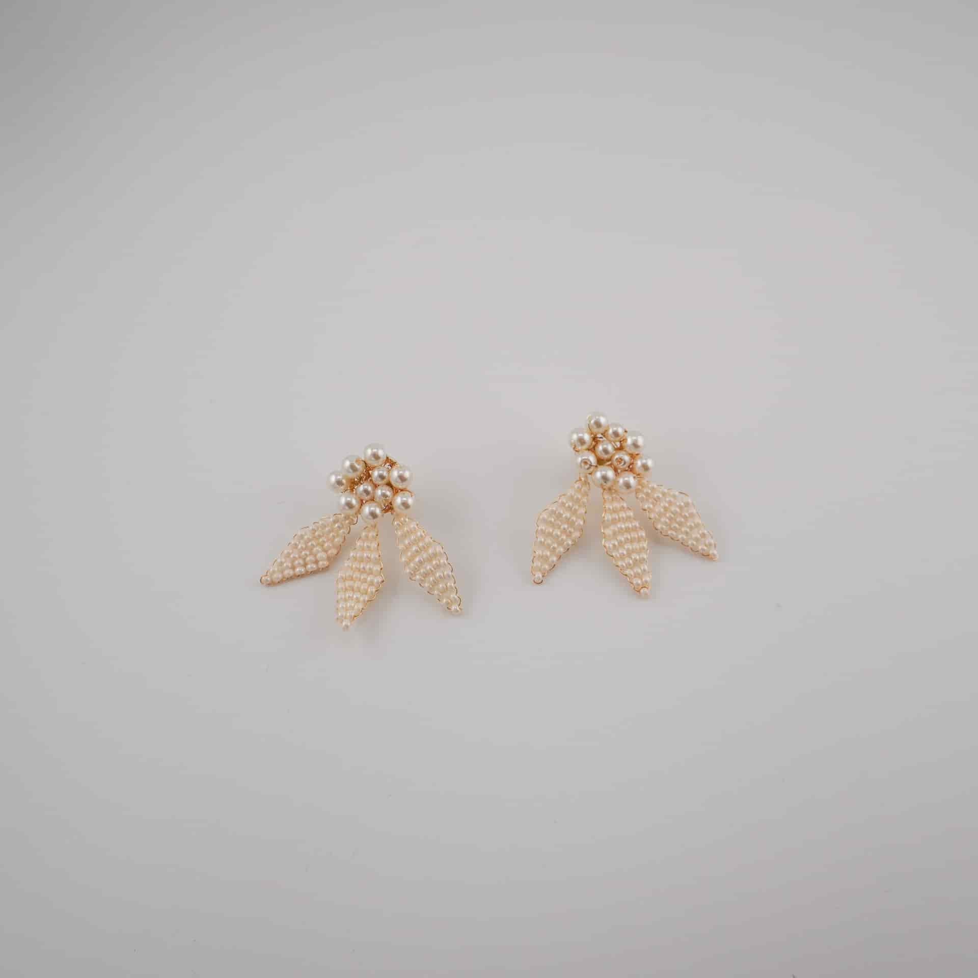 Ever After Petals & Pearls Studs - miniatura 3