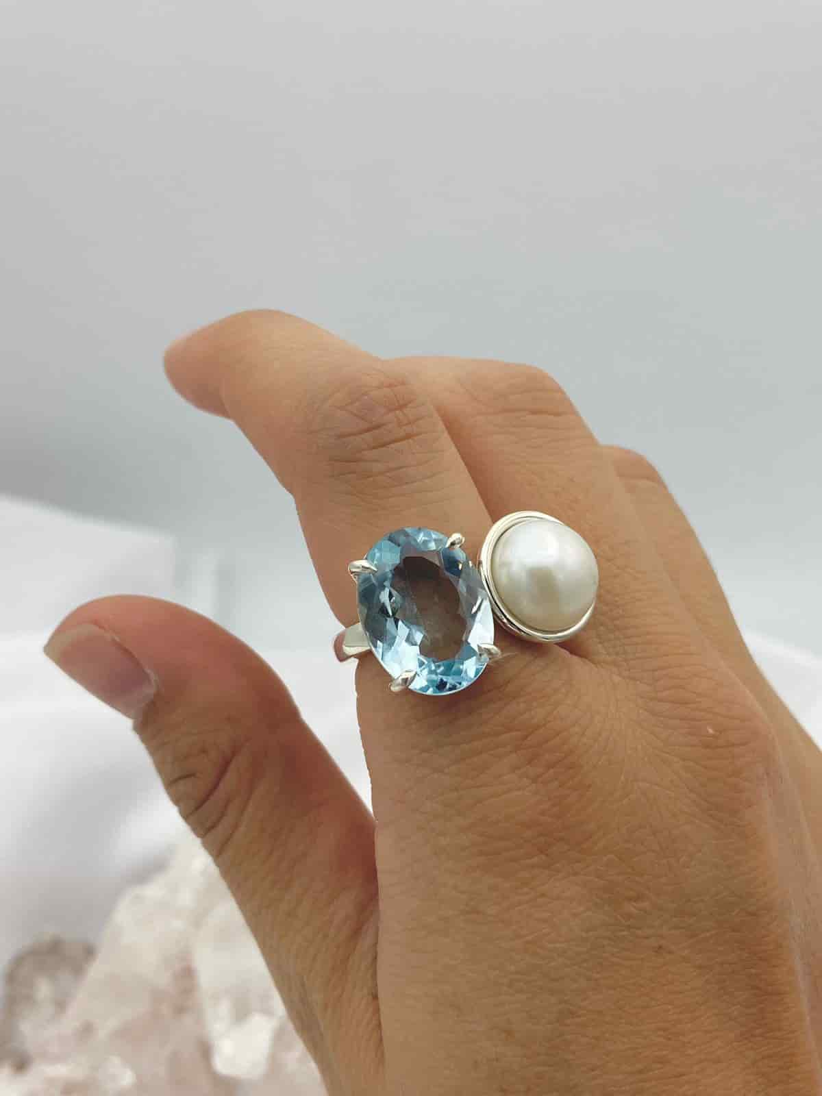 Anillo doble Topacio Azul rectangular y Perla Colección Armonía Dual Cielo - miniatura 2