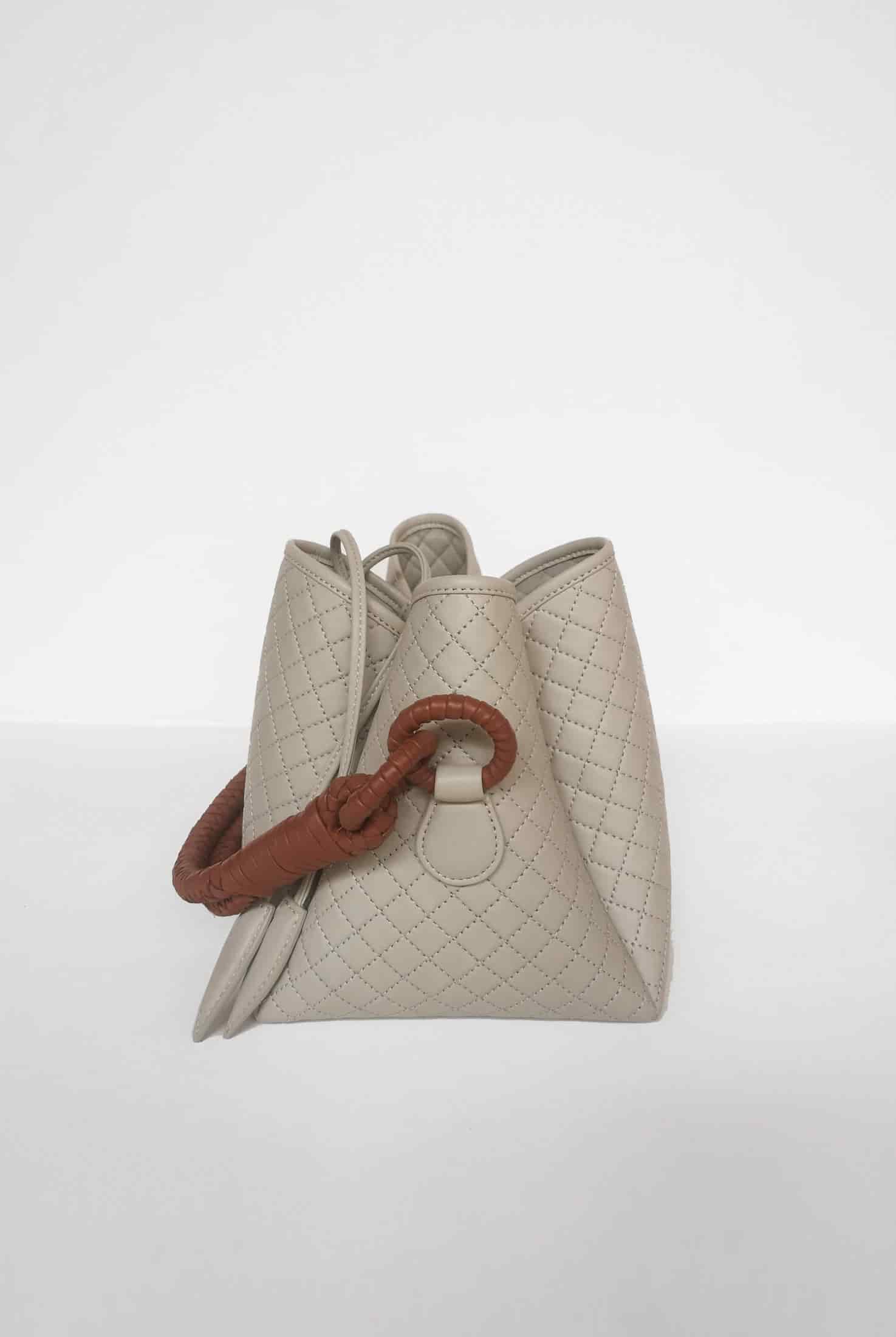 Tulip Mini Bucket Bag, Off-white & Brandy - miniatura 2