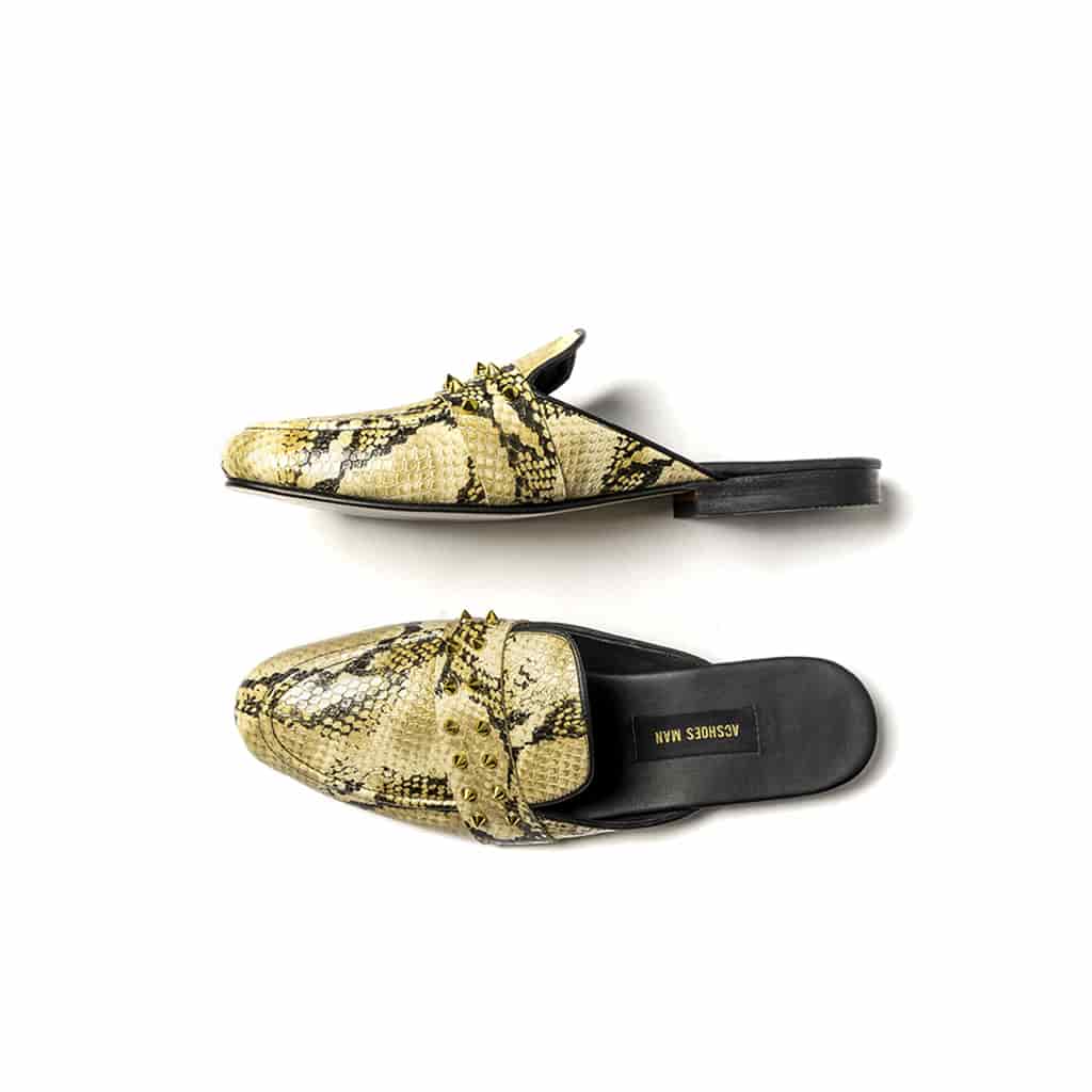 Loafer mules cuero grabado beige con puyas - miniatura 2
