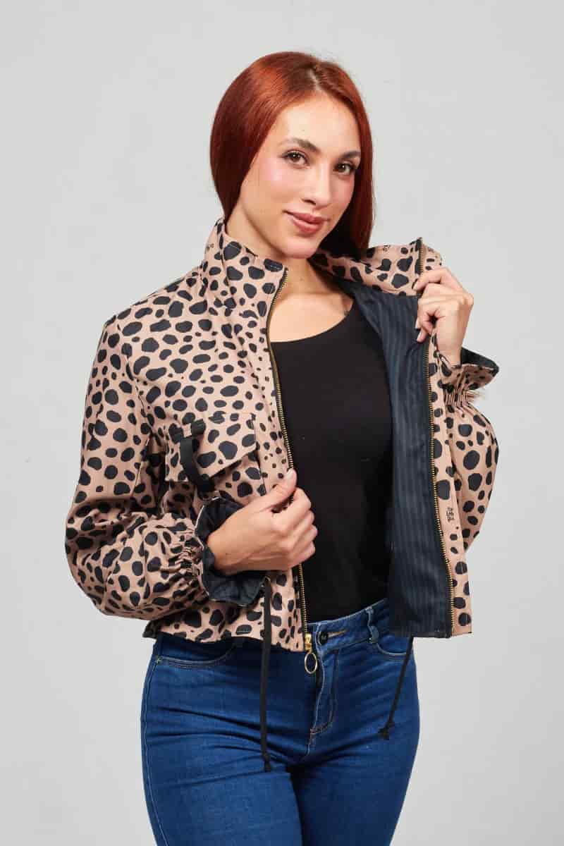 Chaqueta Corta Estampada Animal Print - miniatura 8