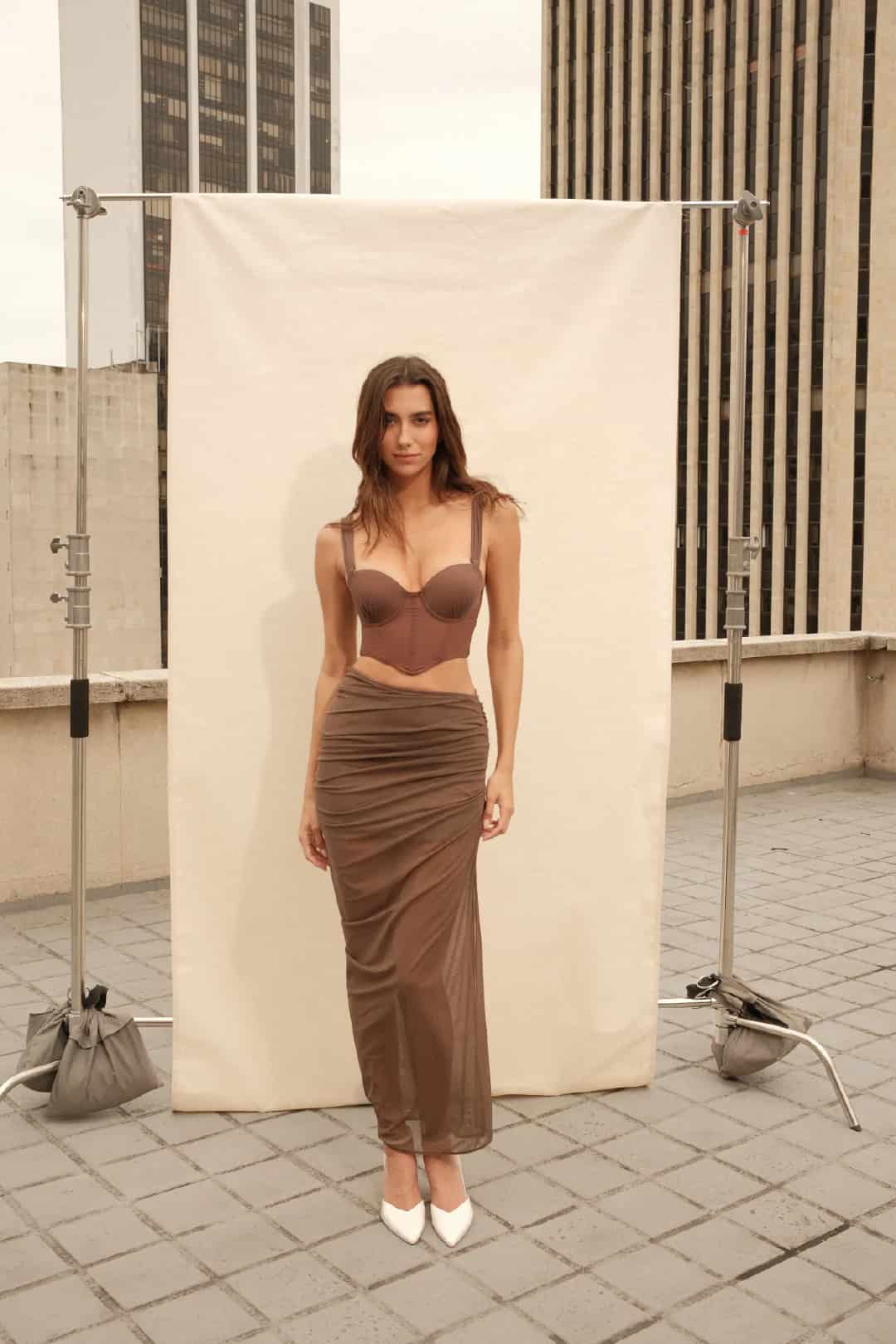 SET CROP TOP, FALDA & PANTY AISA ESPRESSO - miniatura 5