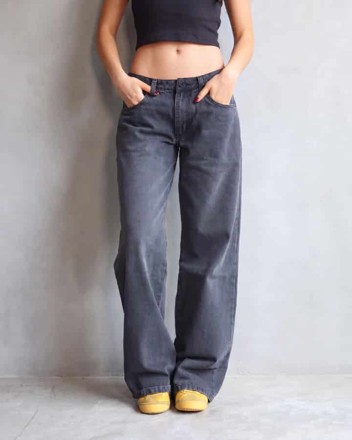 JEAN LOW WIDE FIT TIRO BAJO ANCHO NEGRO - miniatura 1