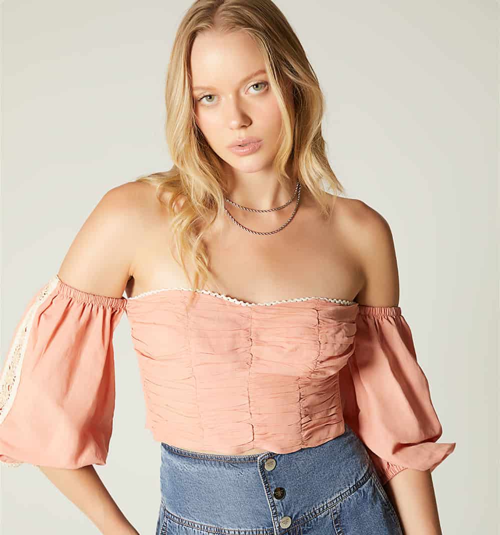 Blusa hombros descubiertos con amarre - miniatura 2