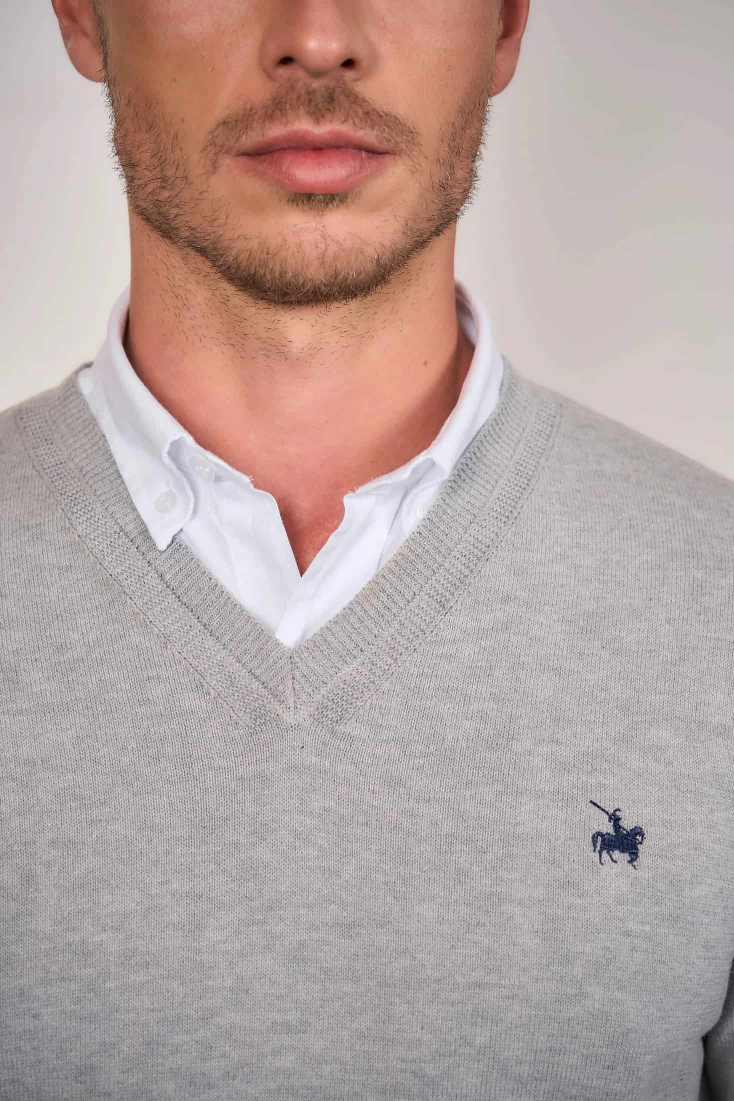 Suéter V neck Hombre Gris Claro - miniatura 2