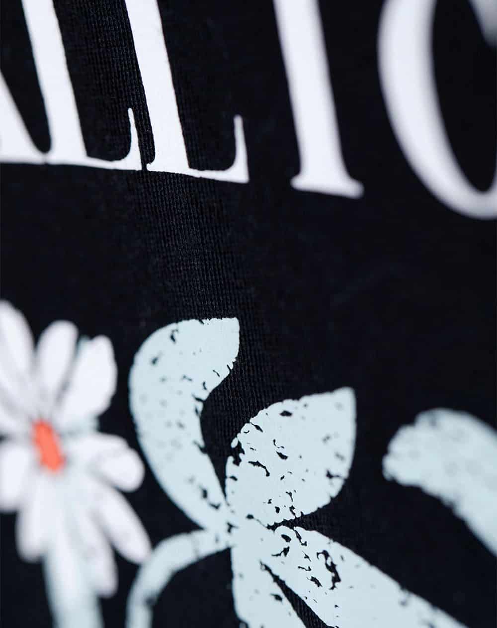 Camiseta regular algodón negra estampada mujer - miniatura 7