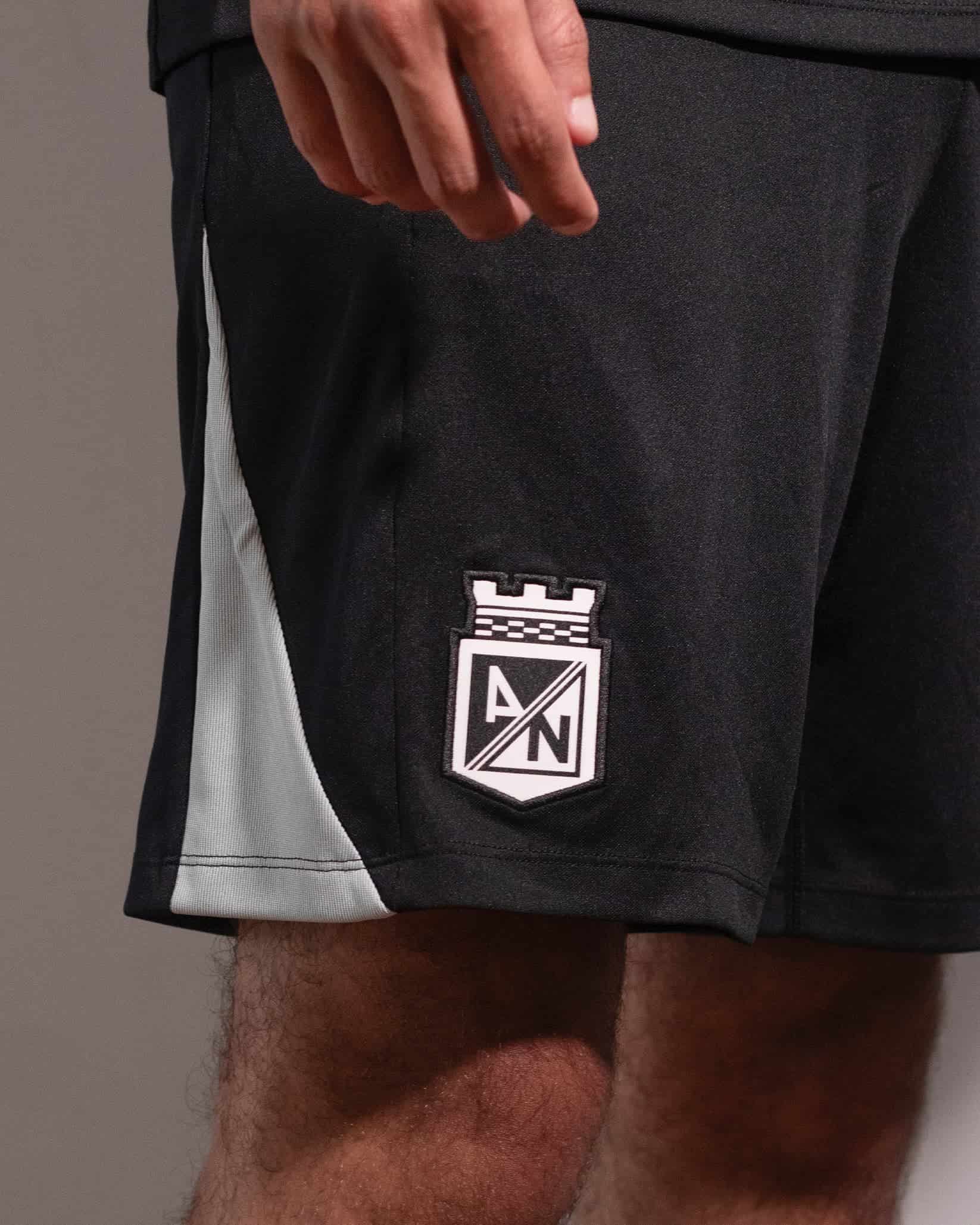PANTALONETA PRESENTACION NEGRA NIKE 2026 HOMBRE - miniatura 1