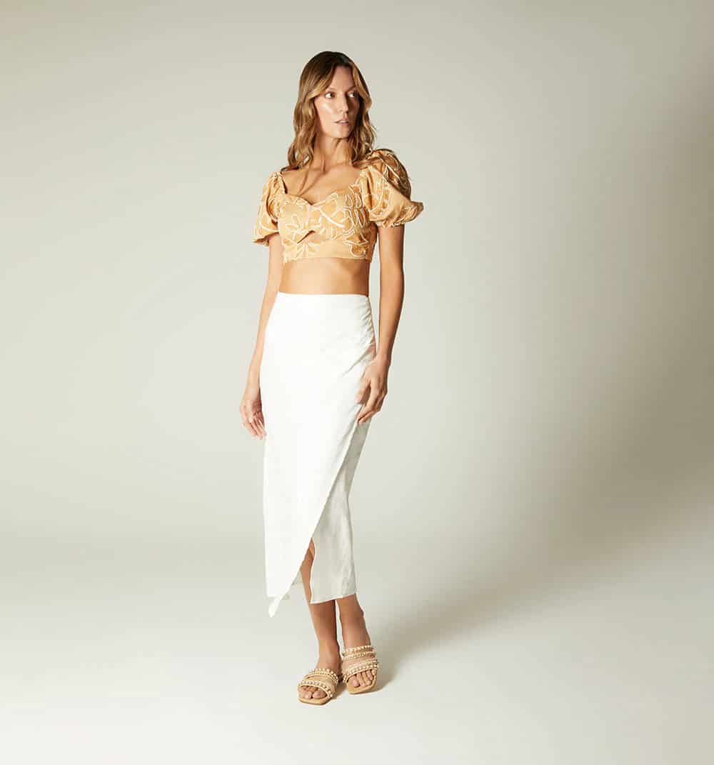 Blusa crop manga corta con detalle en espalda - miniatura 1