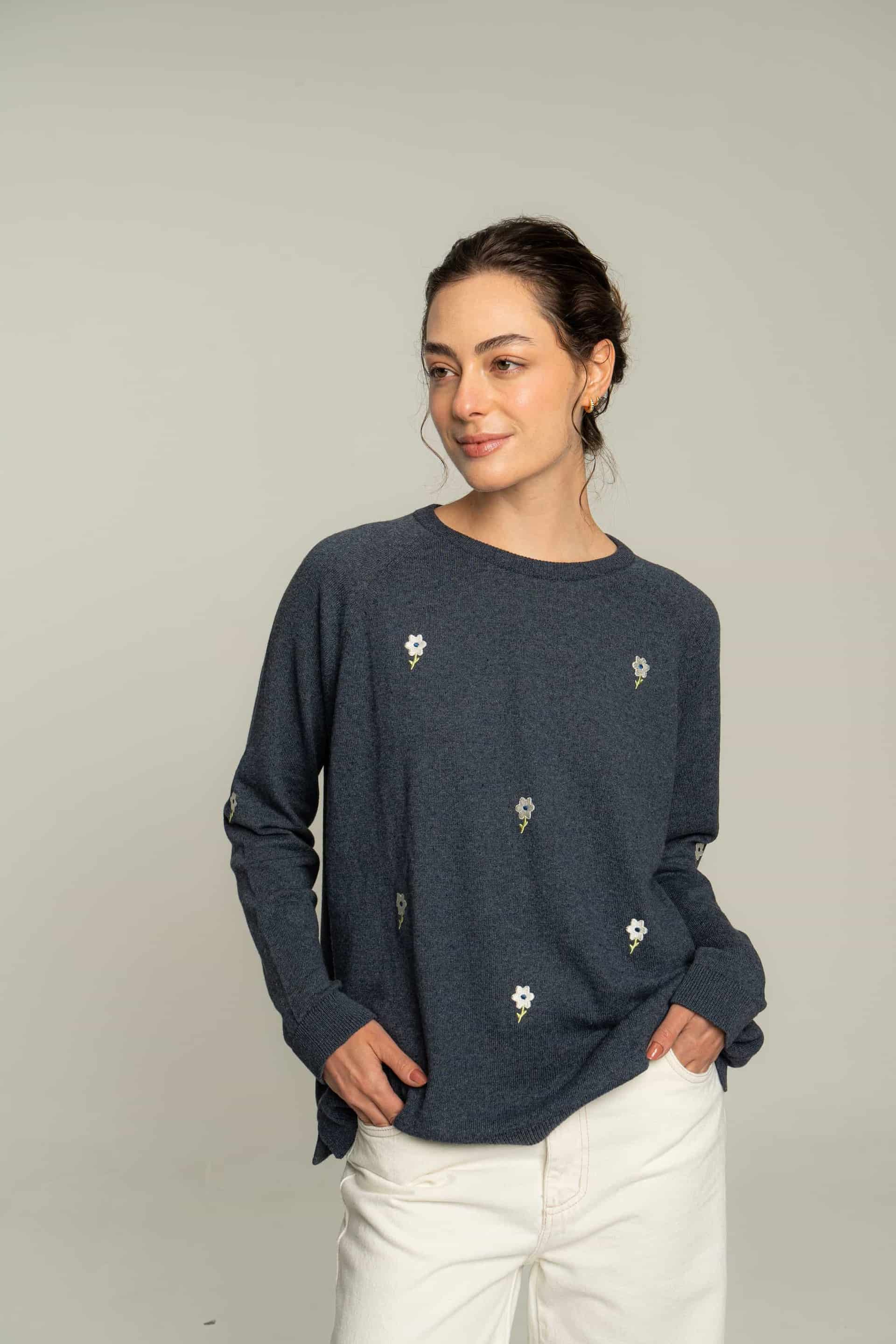 Sweater flores bordadas - azul petróleo - miniatura 3